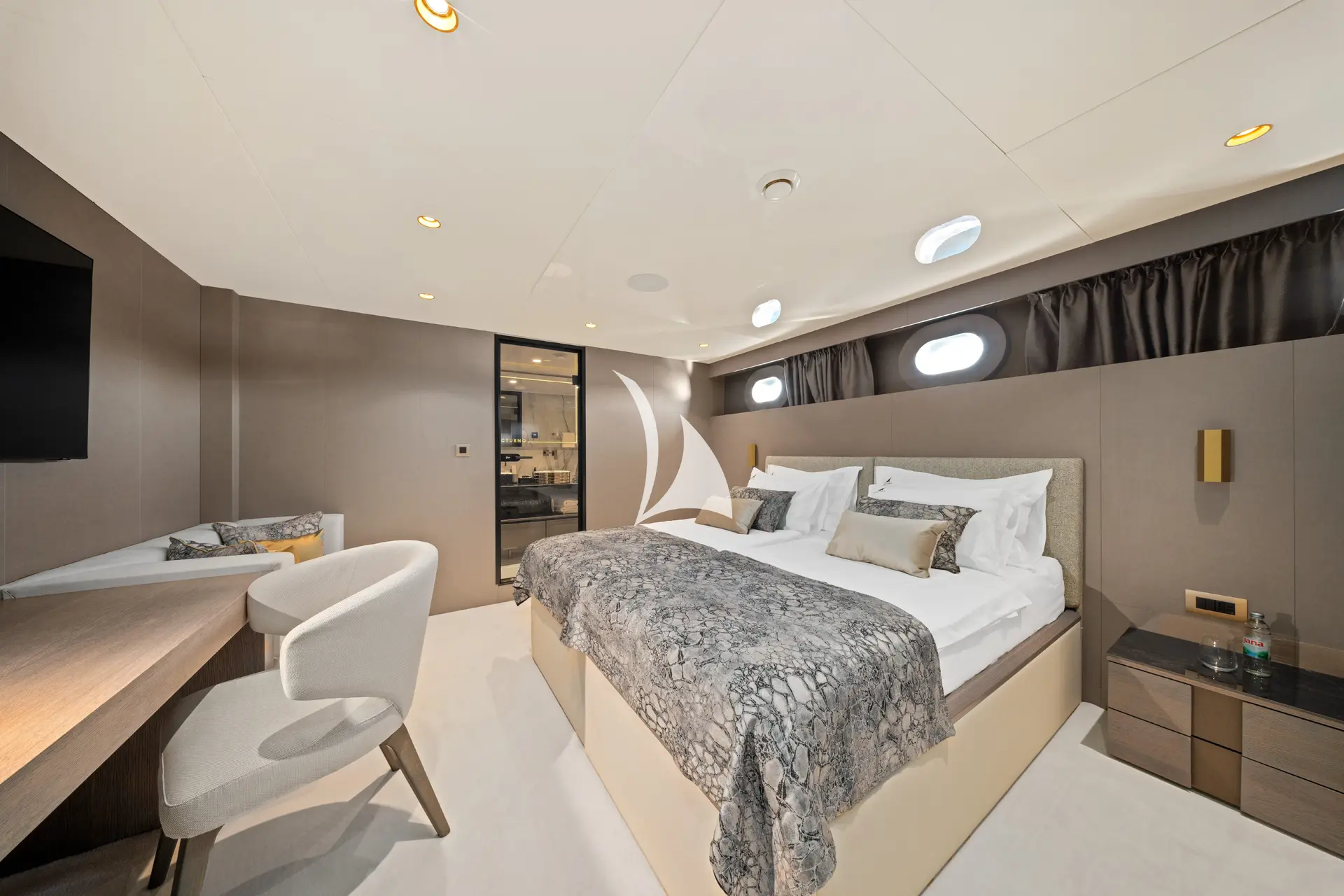 NOCTURNO Charter Yacht