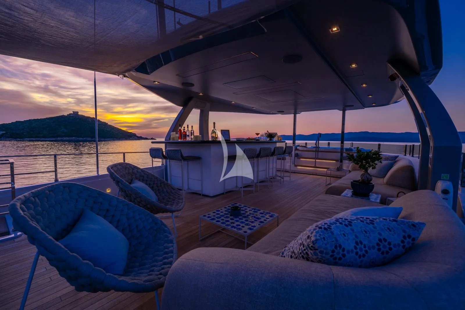 BIZMAN Charter Yacht