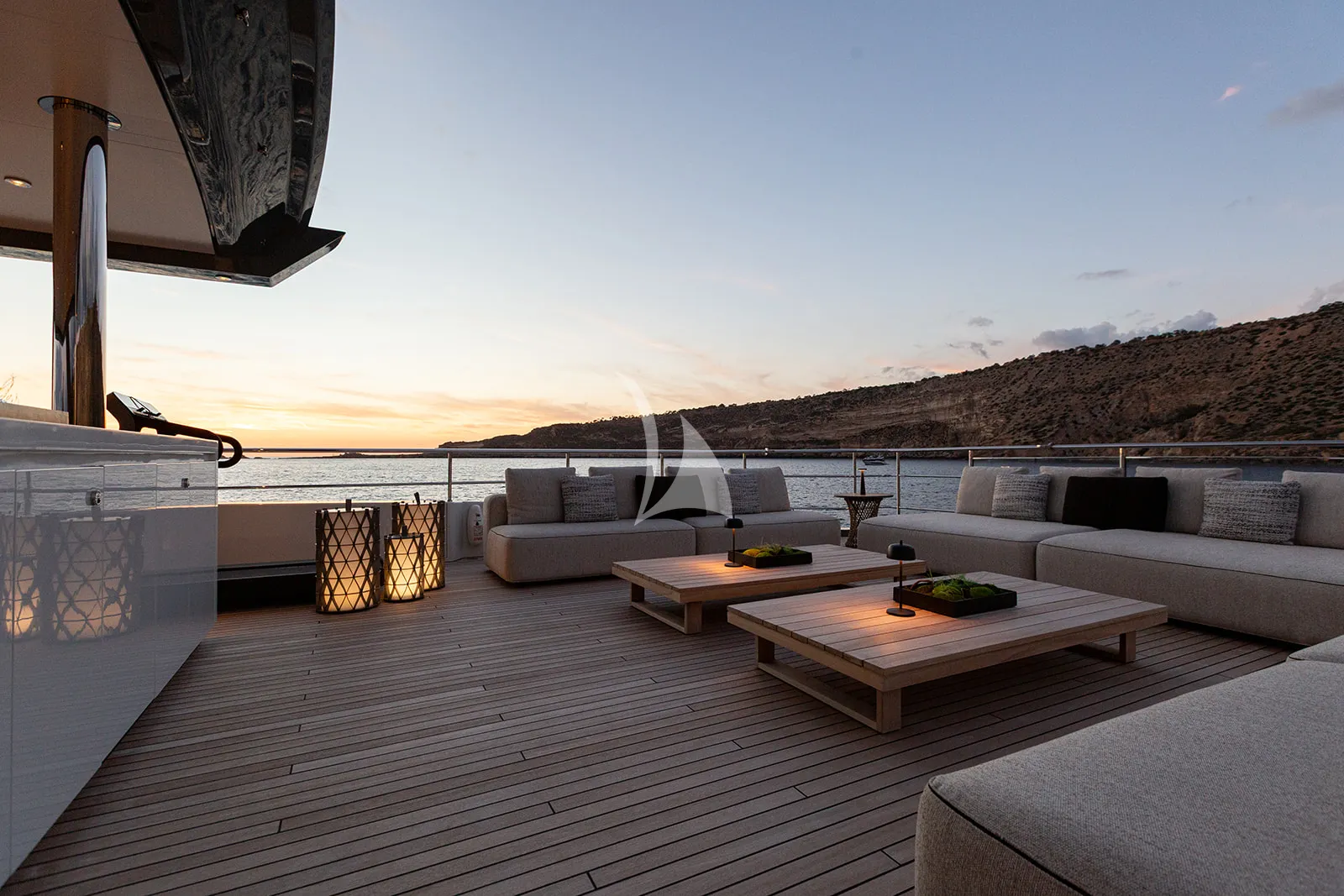 PAPER MOON Charter Yacht