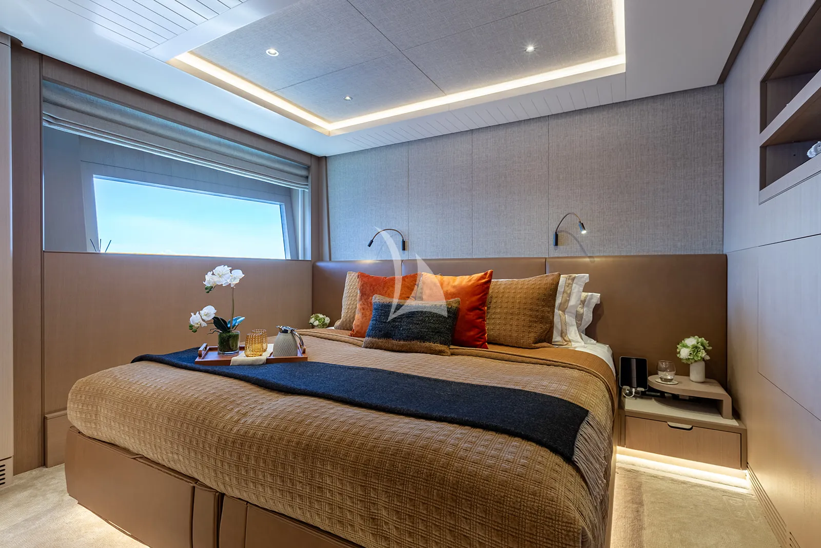 PAPER MOON Charter Yacht
