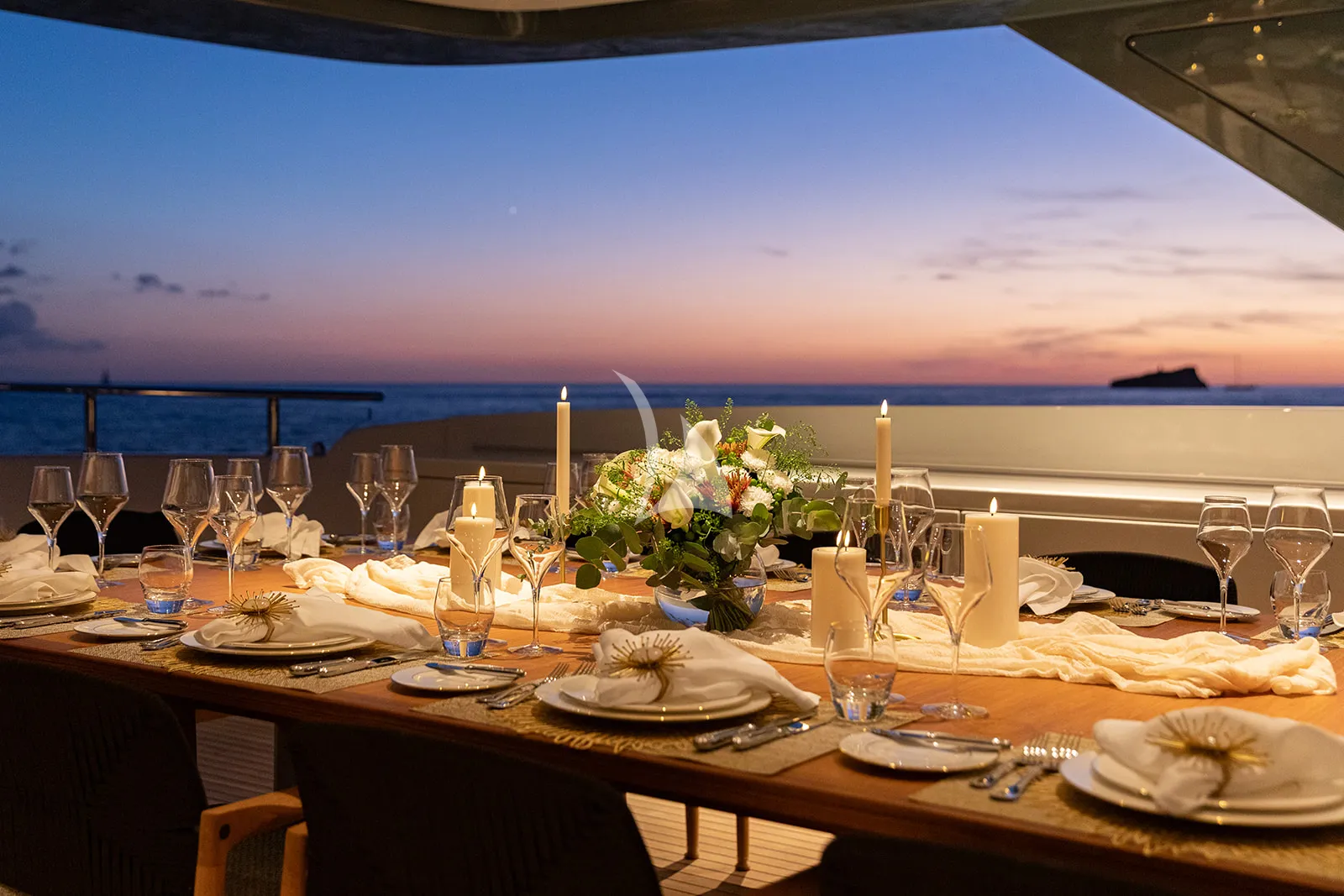 PAPER MOON Charter Yacht