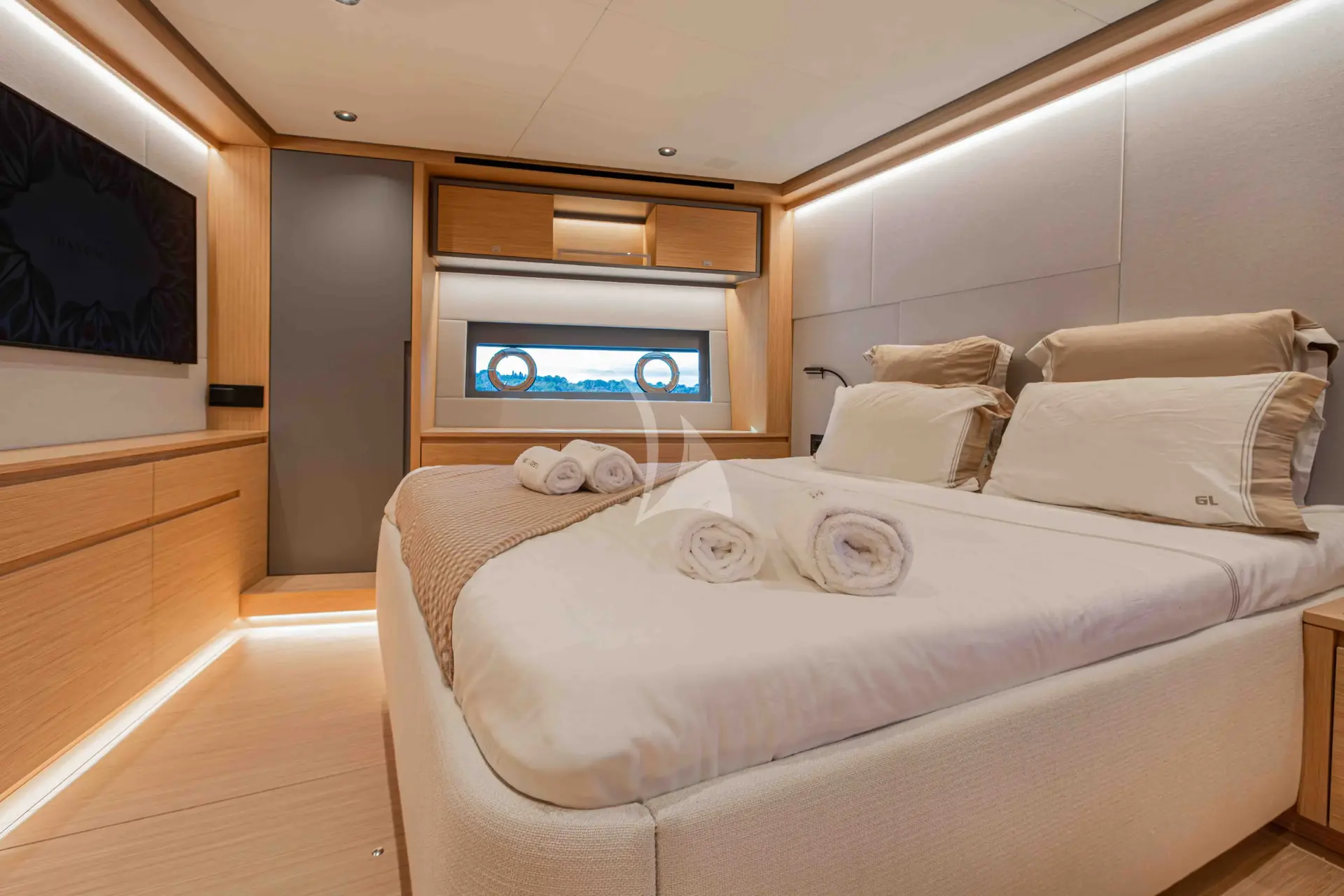 GET LOST Charter Yacht