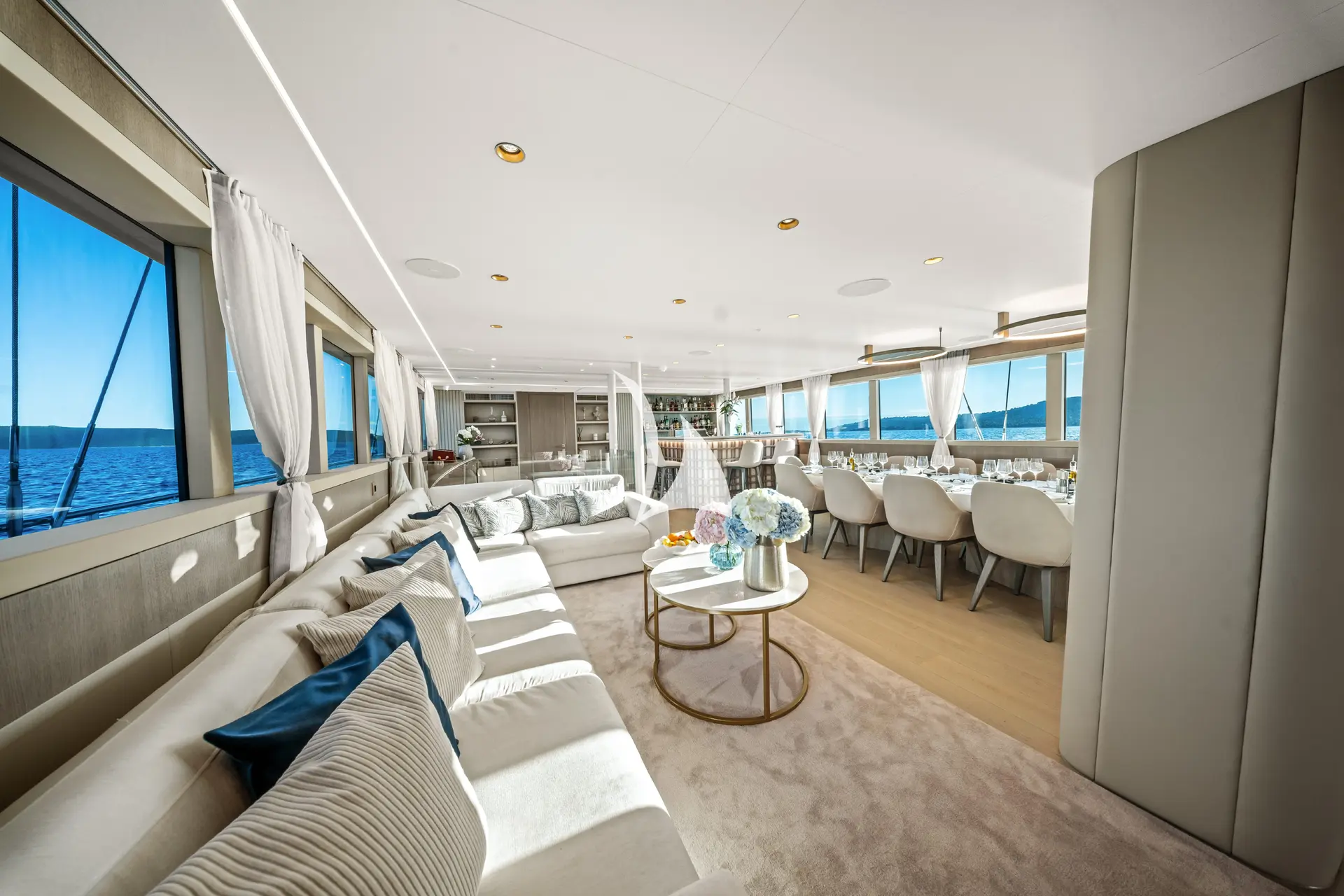 NOCTURNO Charter Yacht