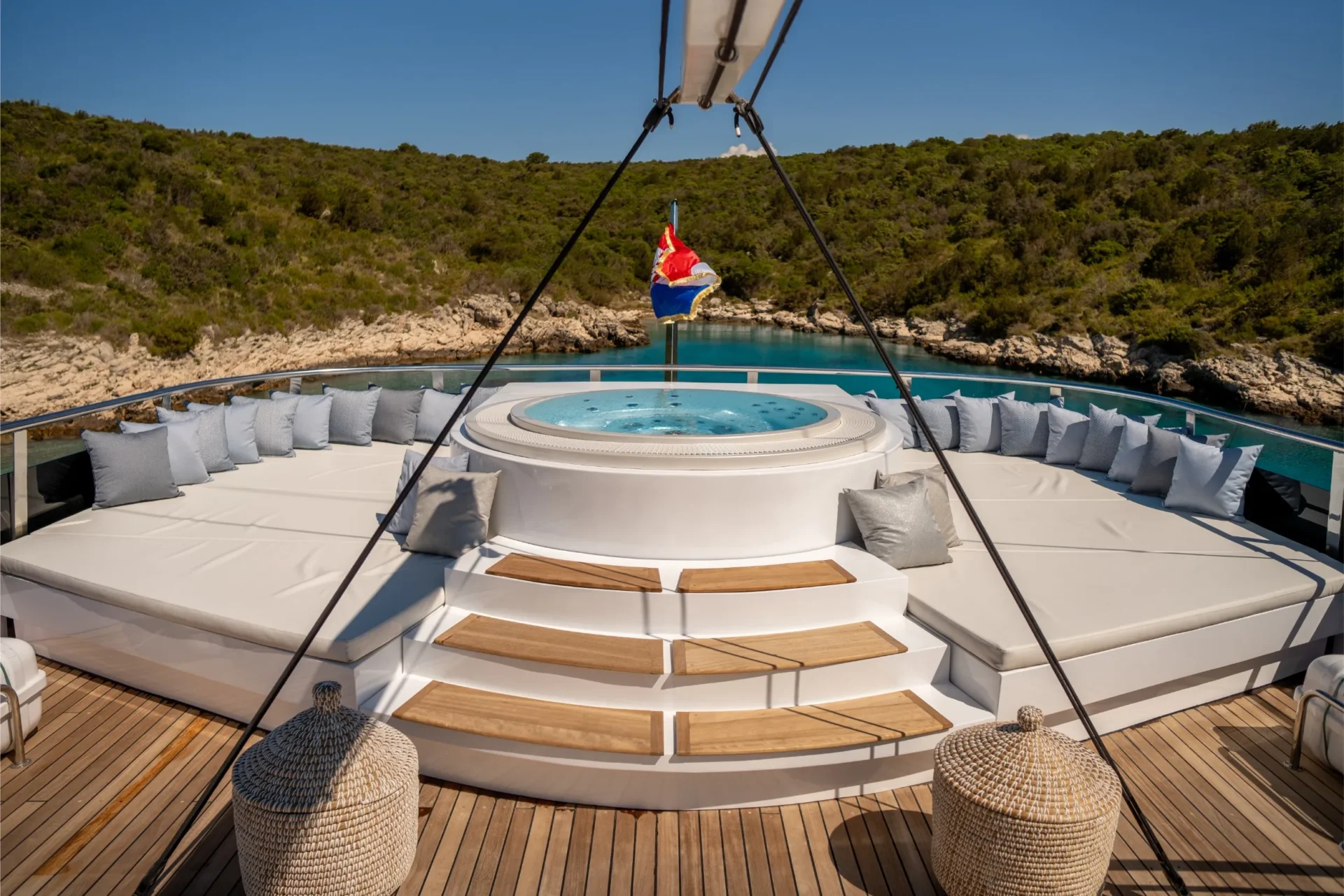 ANIMA MARIS Charter Yacht