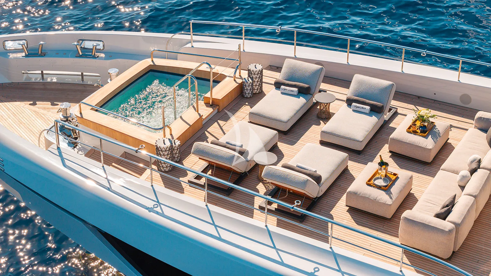 PAPER MOON Charter Yacht