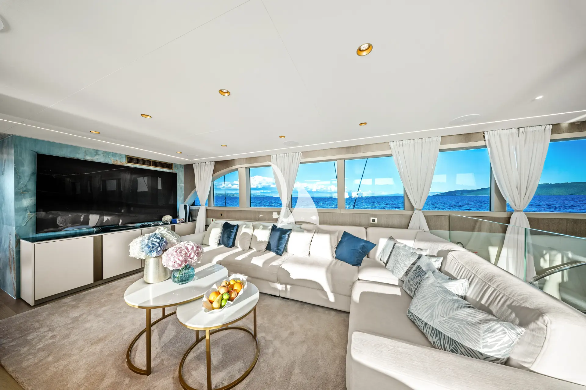 NOCTURNO Charter Yacht