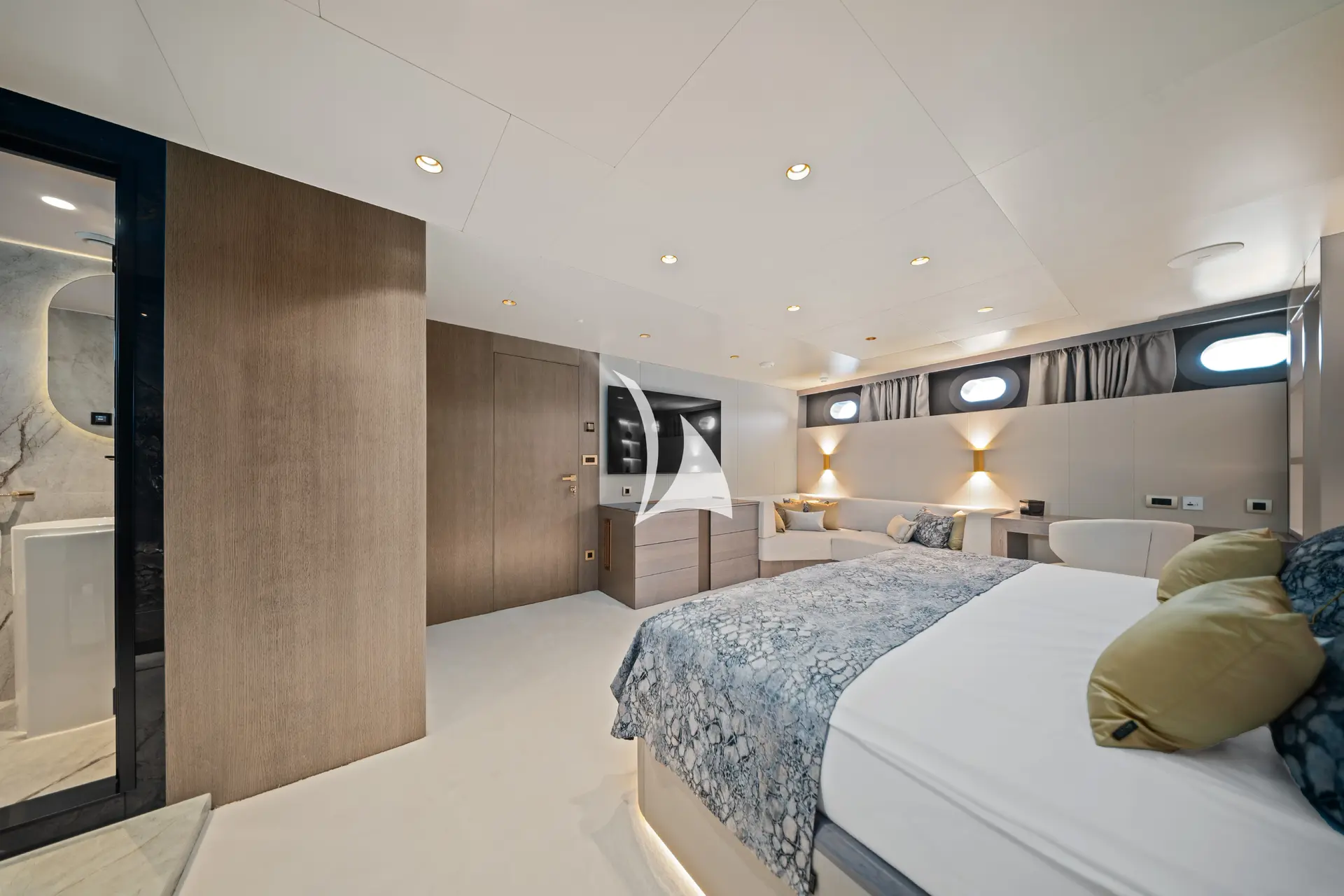 NOCTURNO Charter Yacht