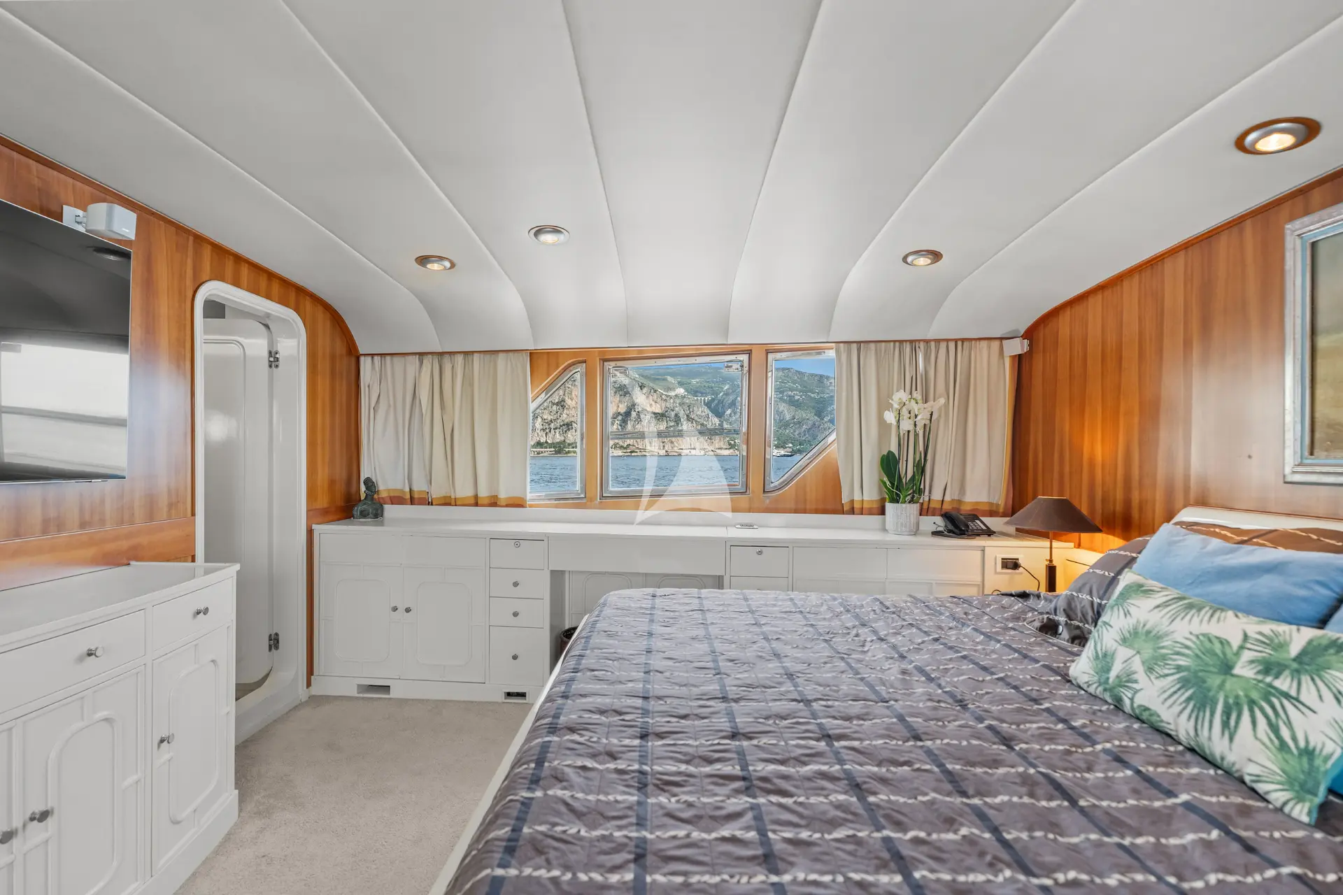 AVA Charter Yacht