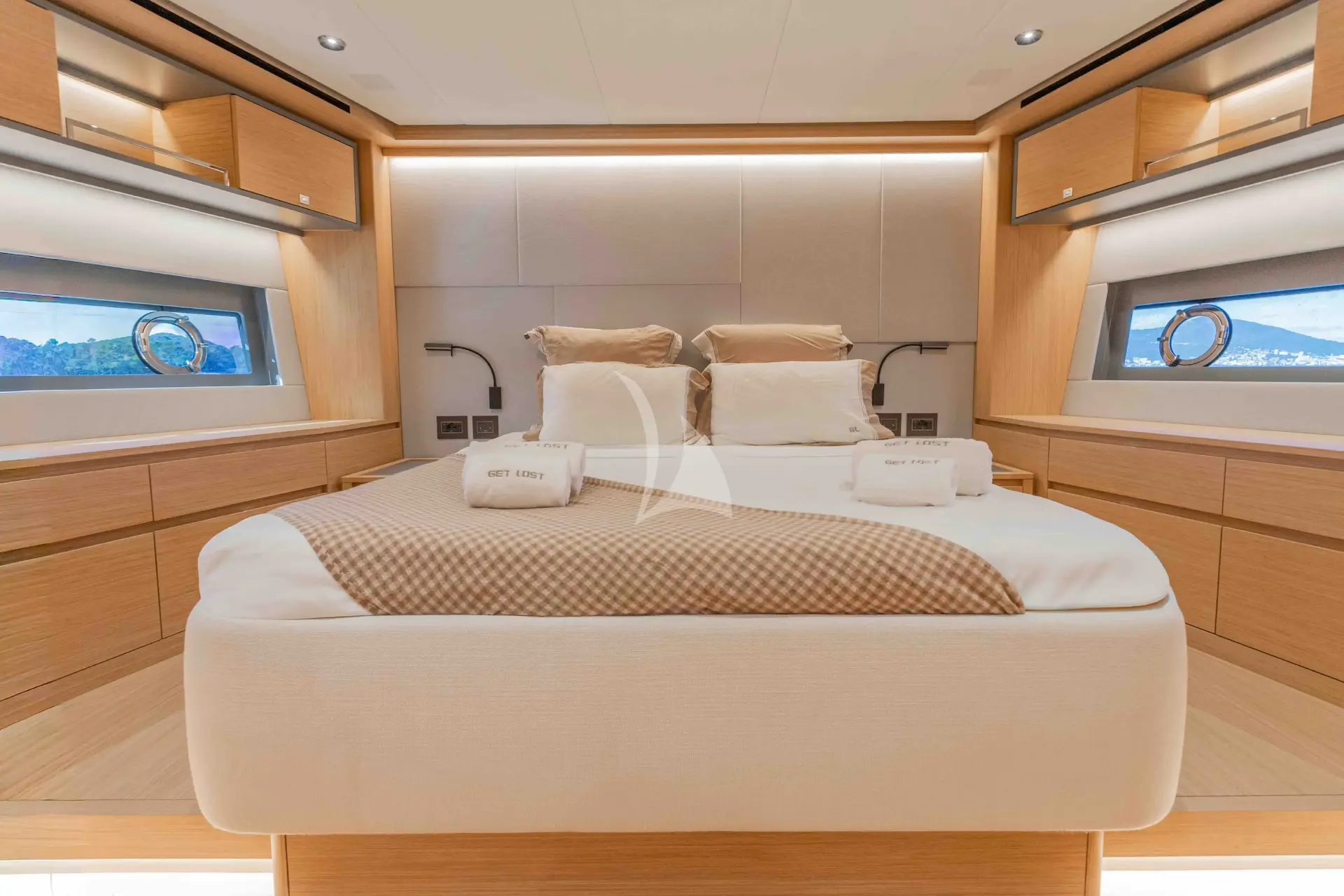 GET LOST Charter Yacht