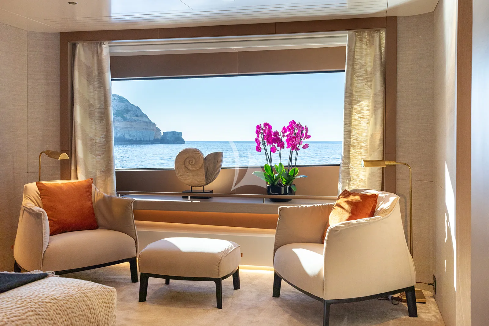 PAPER MOON Charter Yacht