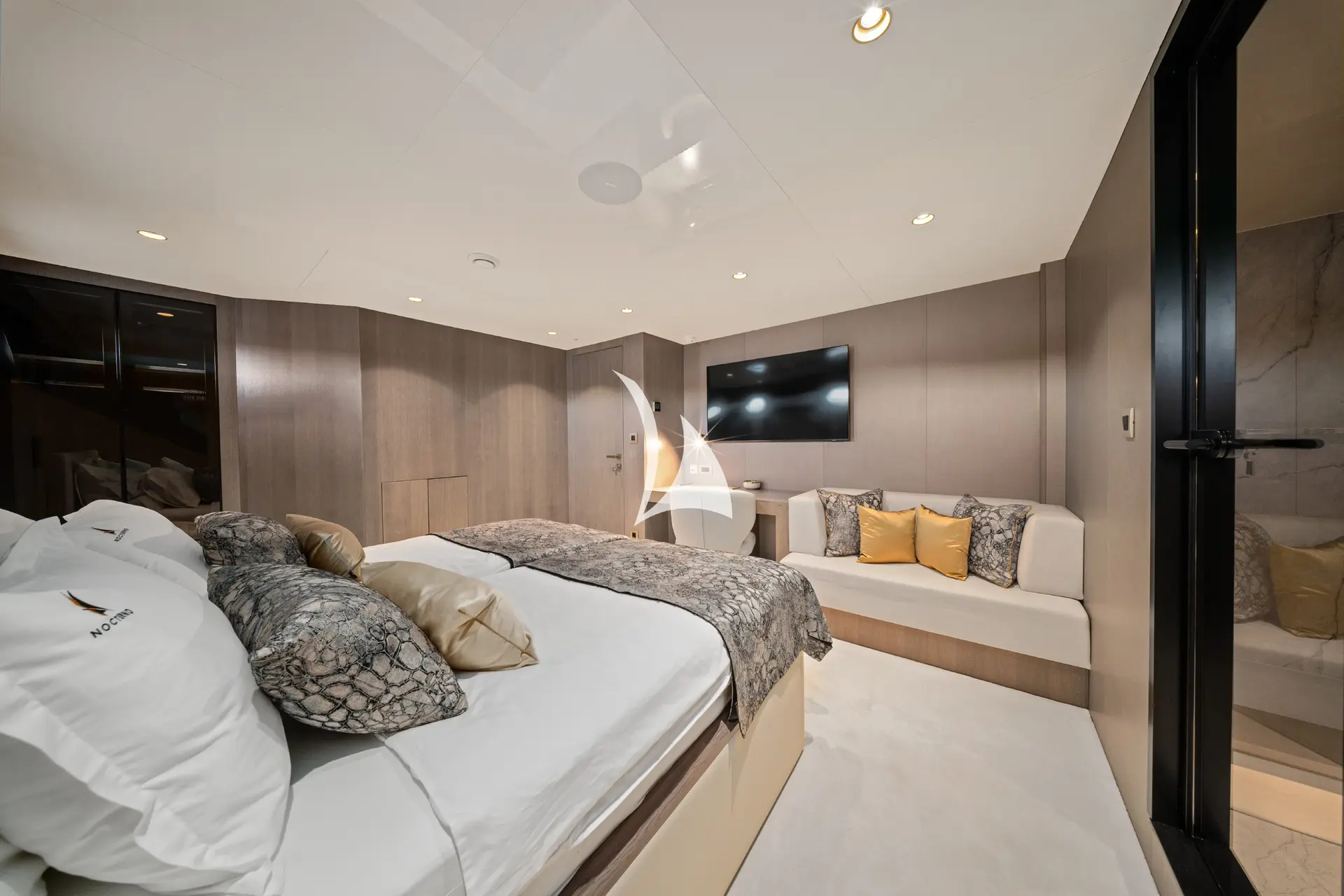 NOCTURNO Charter Yacht