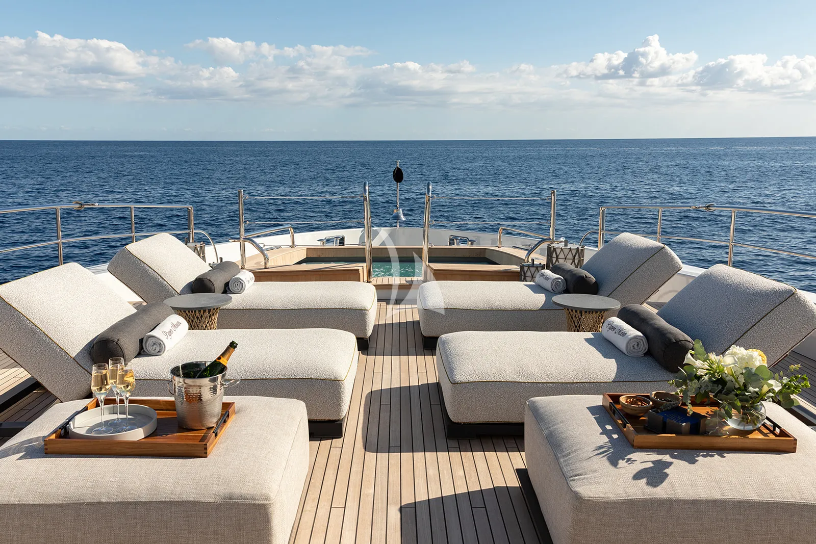 PAPER MOON Charter Yacht