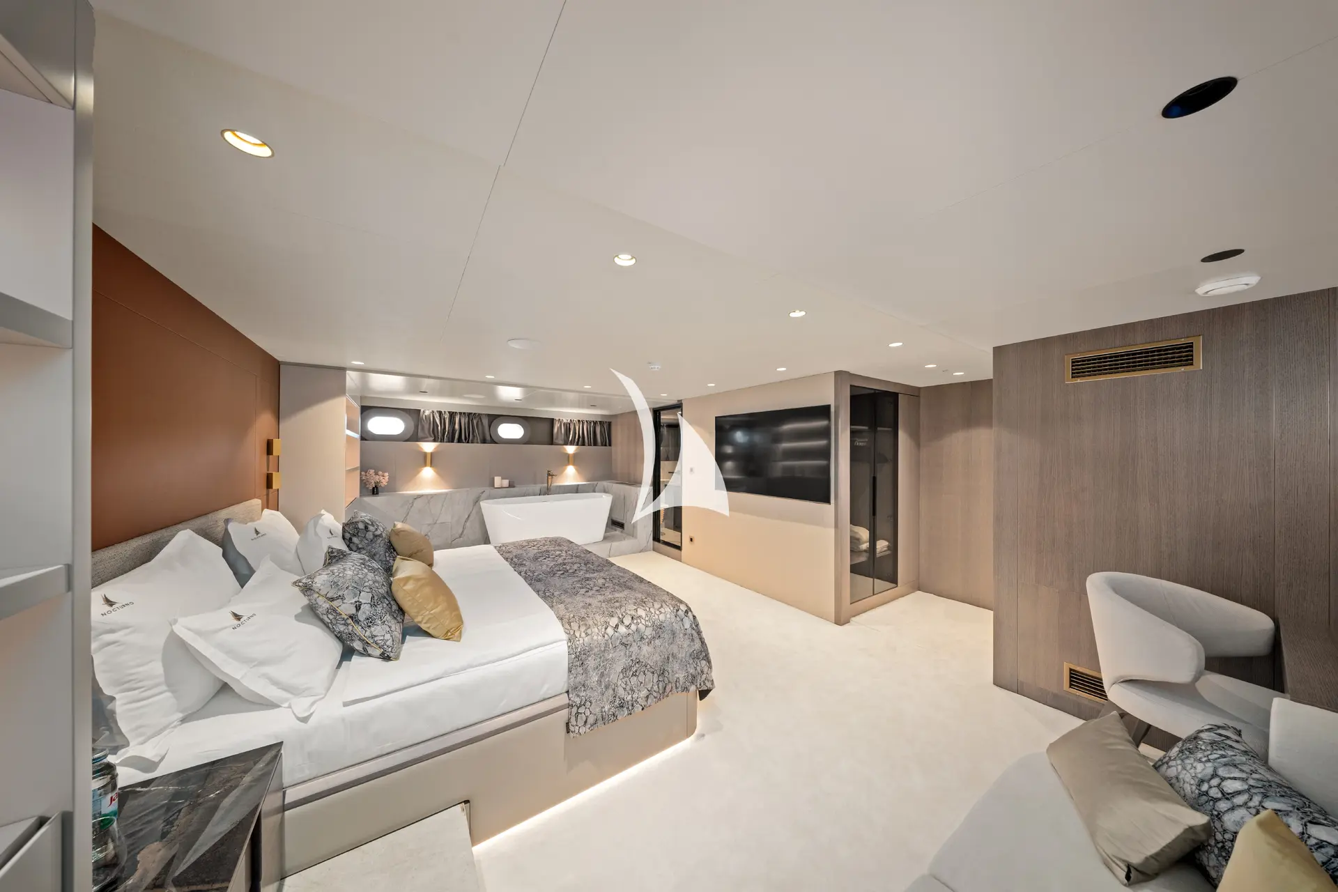 NOCTURNO Charter Yacht