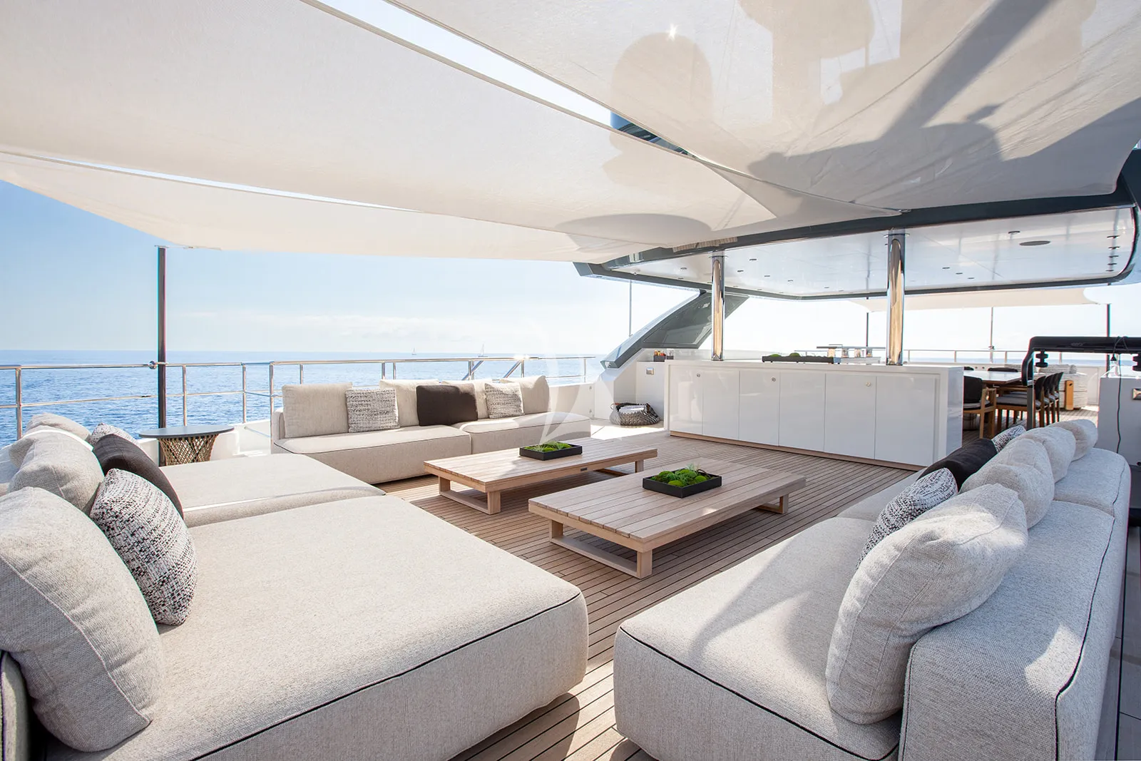 PAPER MOON Charter Yacht