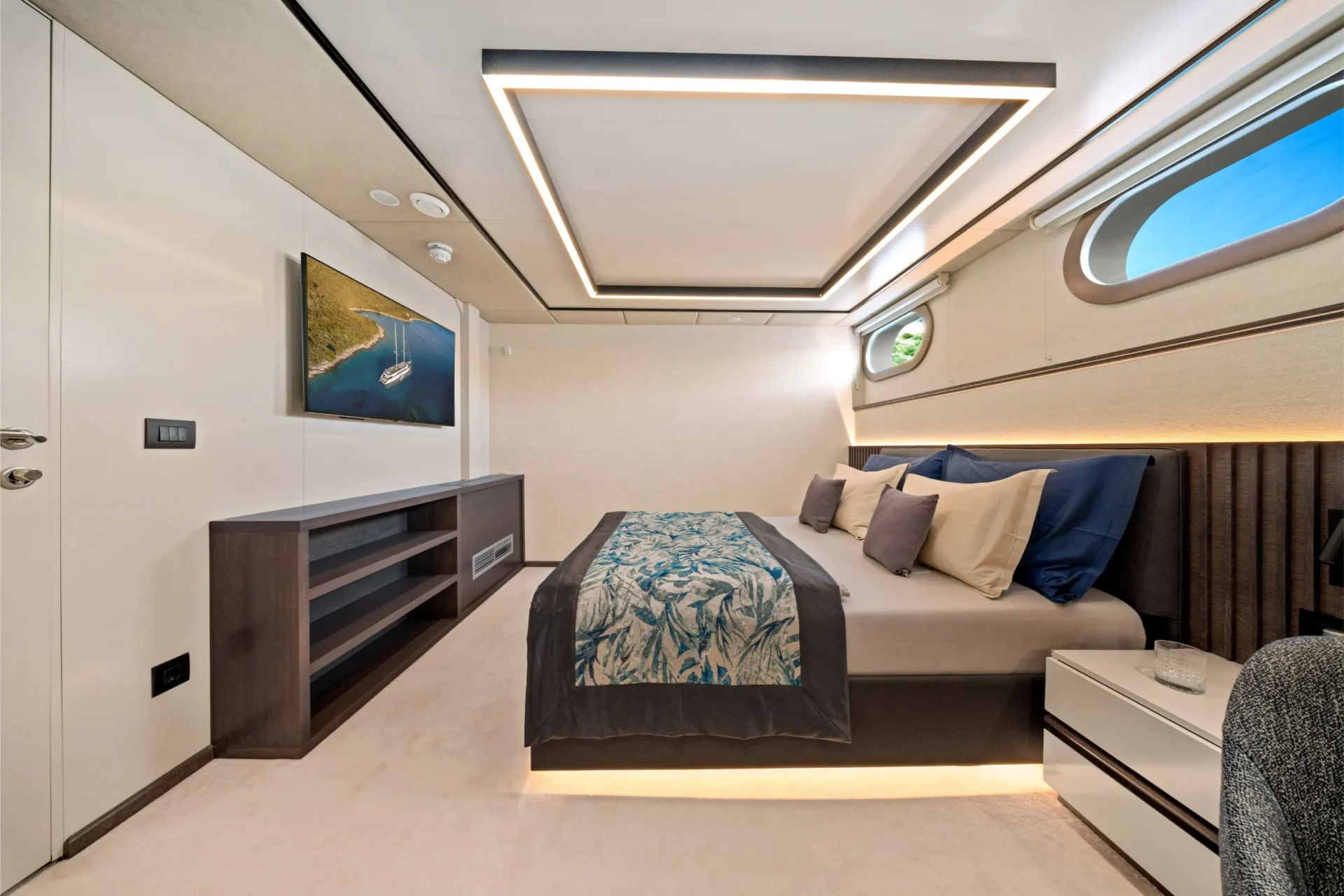 ANIMA MARIS Charter Yacht