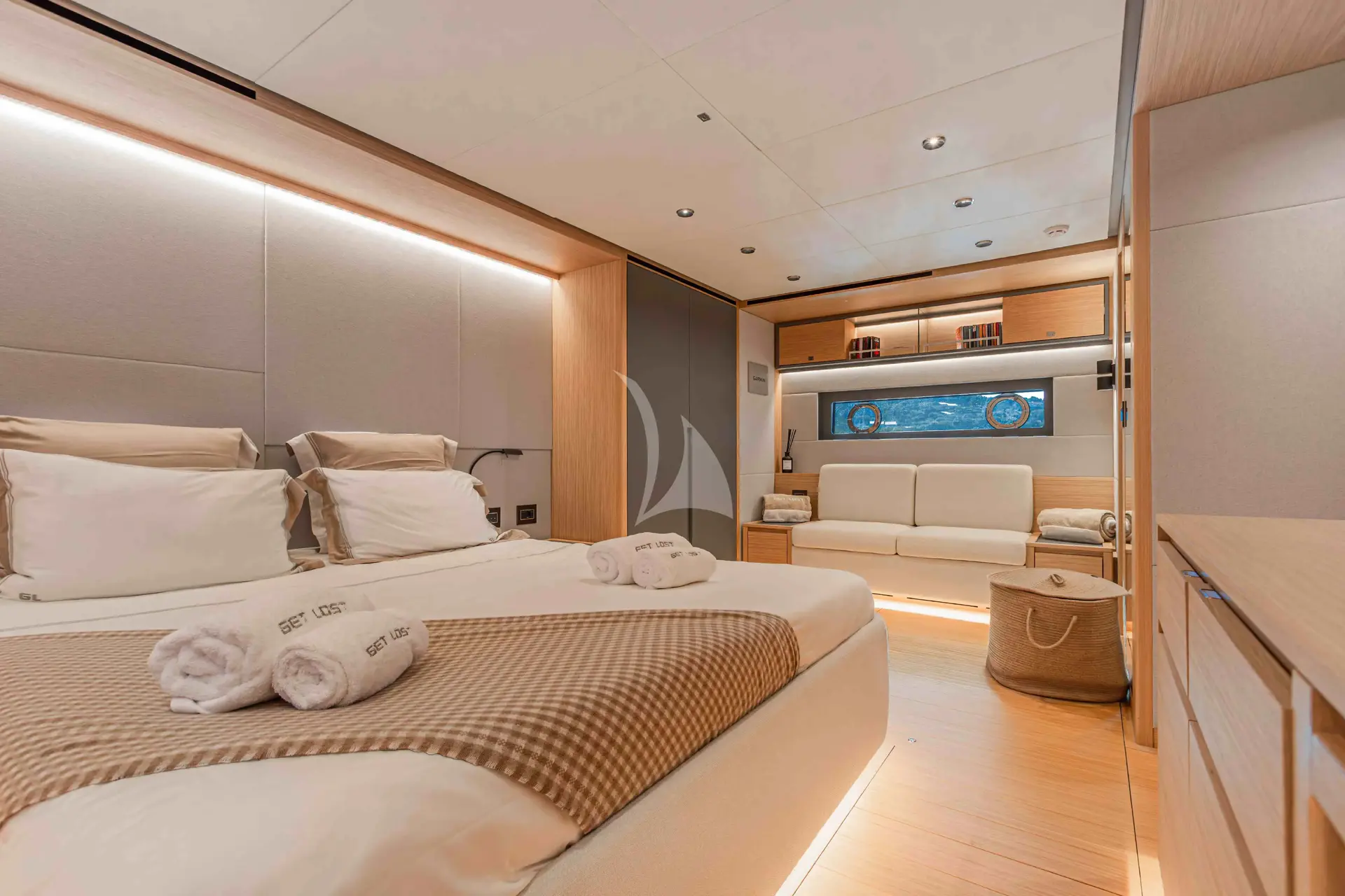 GET LOST Charter Yacht