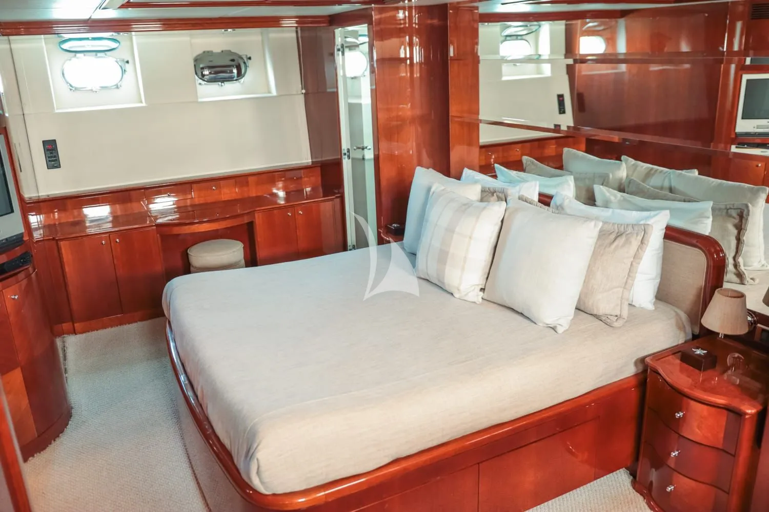 NUMBER JUAN Charter Yacht