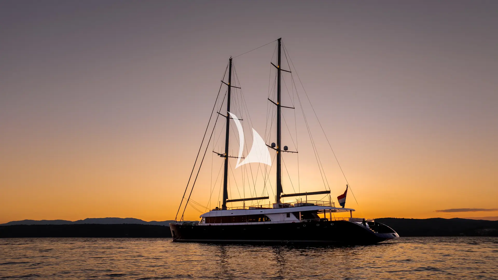 NOCTURNO Charter Yacht