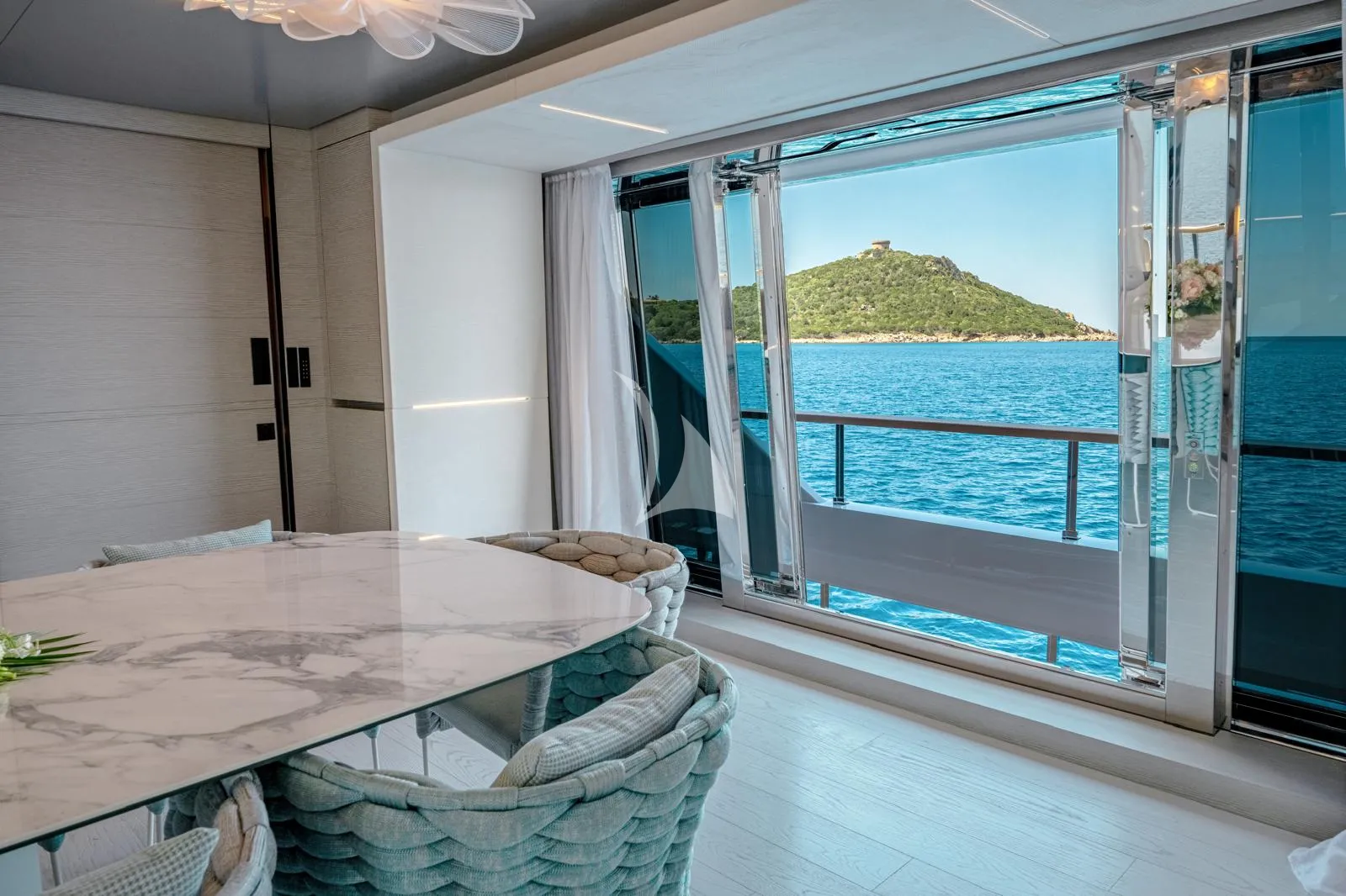 BIZMAN Charter Yacht