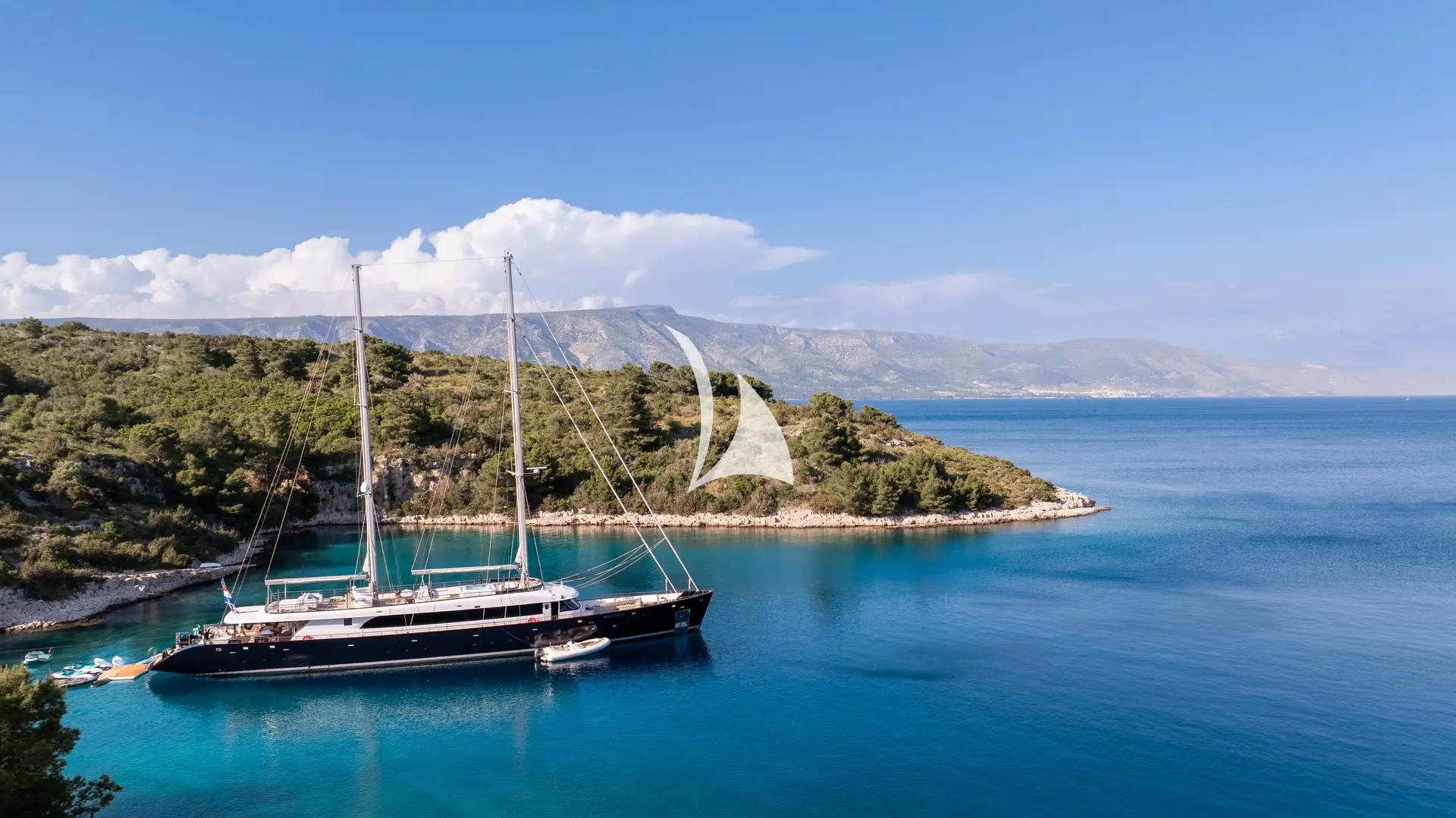 NOCTURNO Charter Yacht