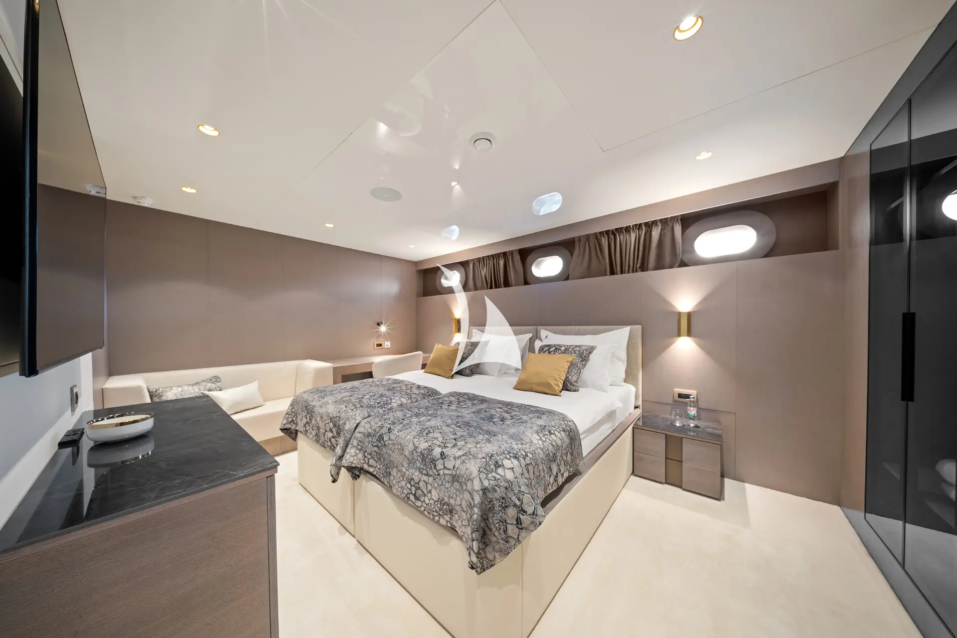 NOCTURNO Charter Yacht
