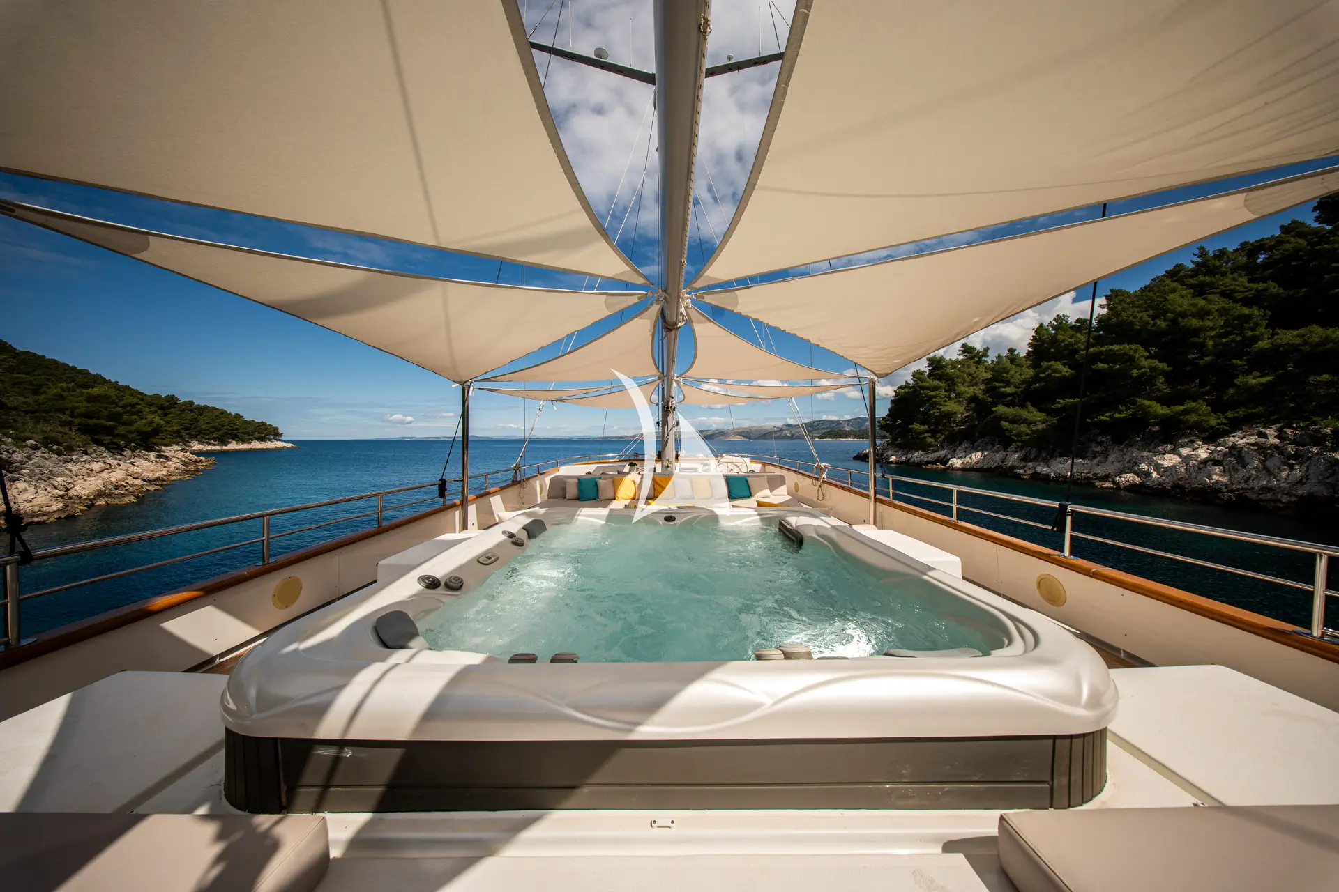 DALMATINO Charter Yacht