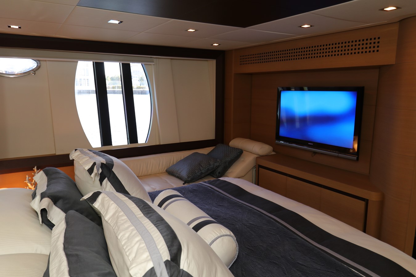 Pershing Motor Yacht VANTAGE For Sale