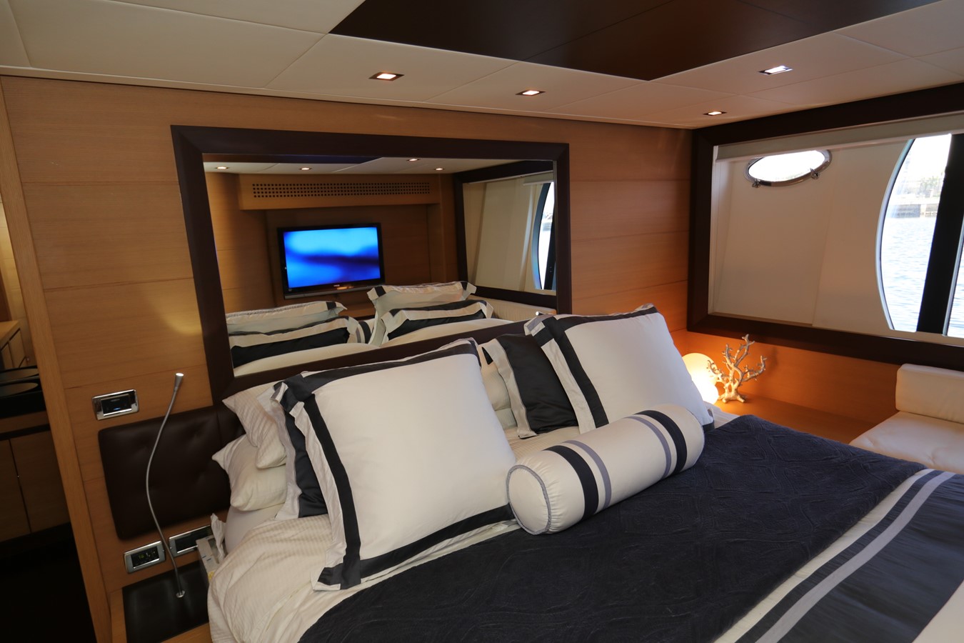 Pershing Motor Yacht VANTAGE For Sale