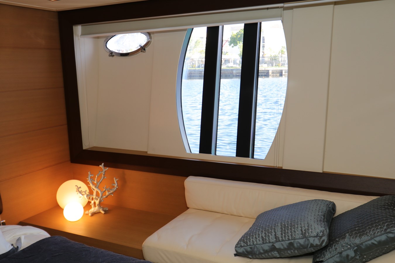 Pershing Motor Yacht VANTAGE For Sale