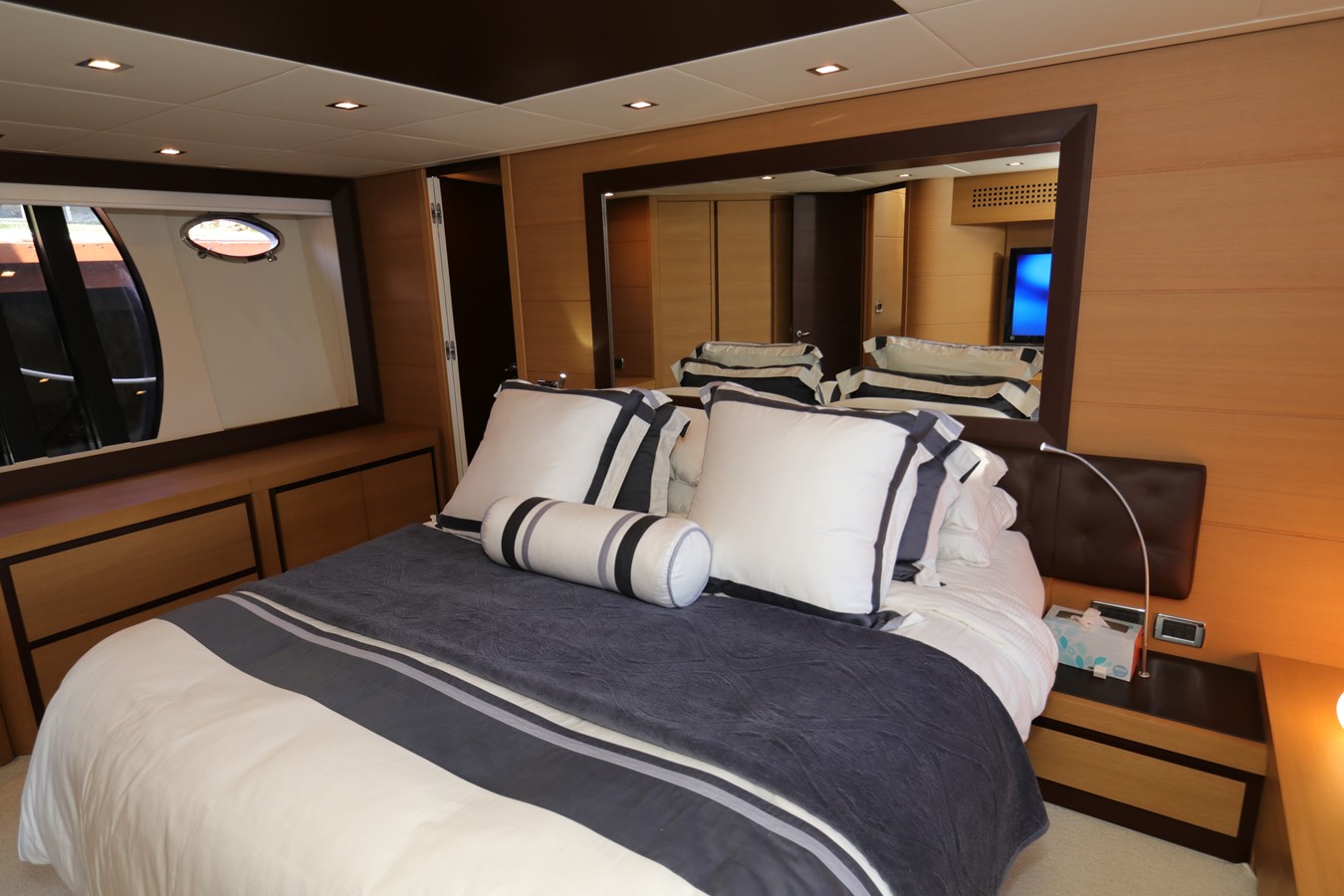 Pershing Motor Yacht VANTAGE For Sale