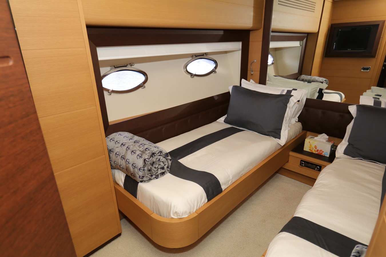 Pershing Motor Yacht VANTAGE For Sale