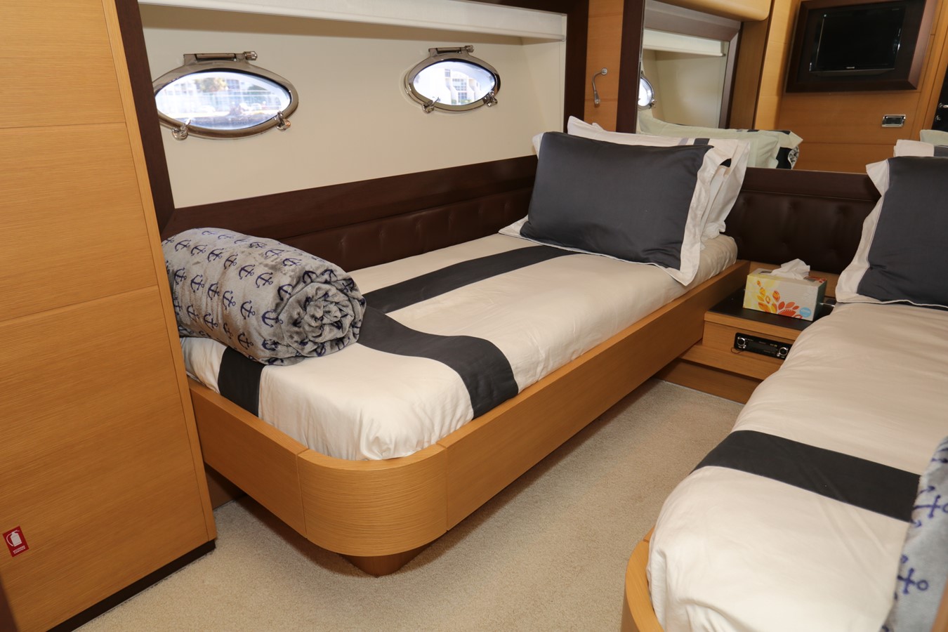 Pershing Motor Yacht VANTAGE For Sale