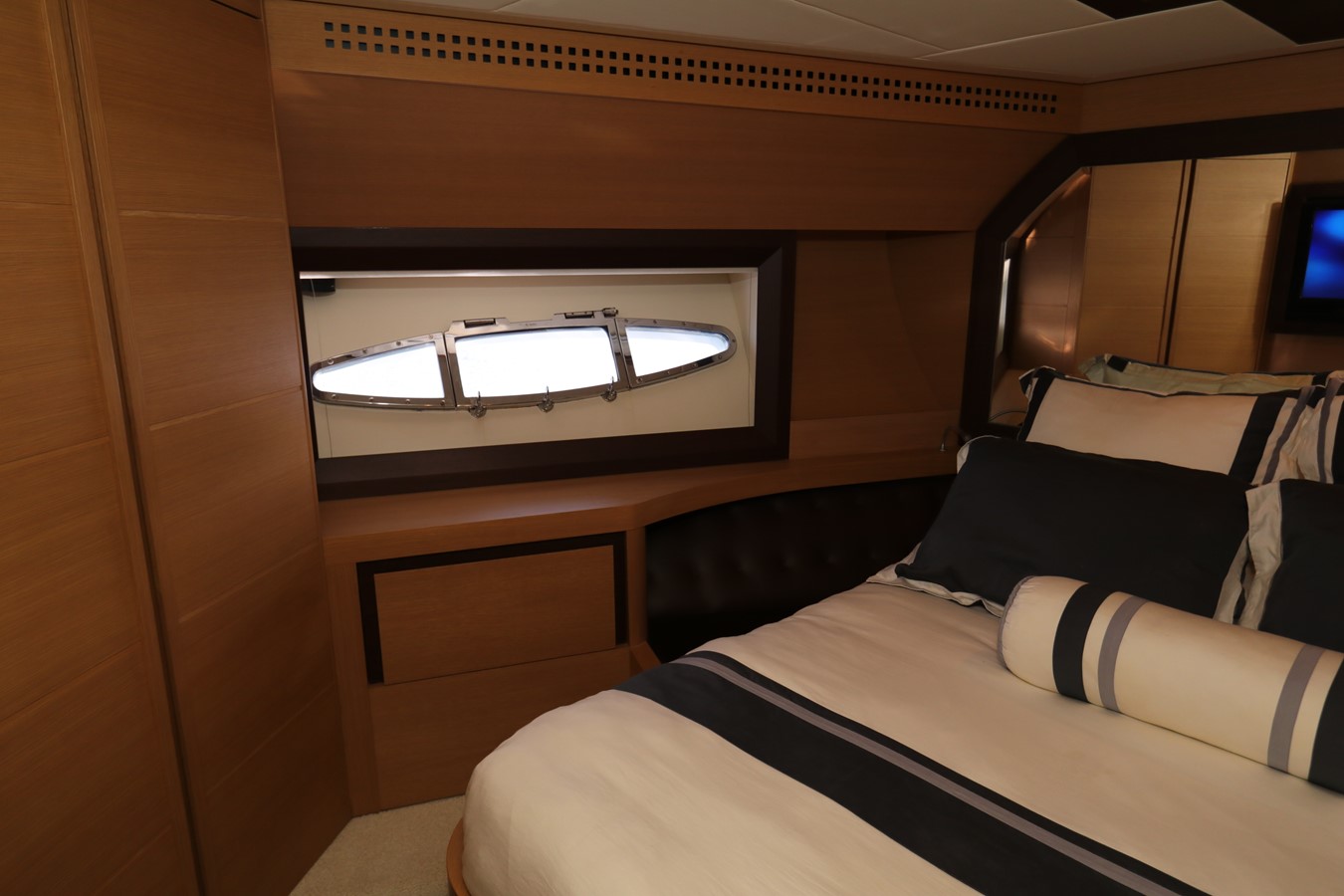 Pershing Motor Yacht VANTAGE For Sale