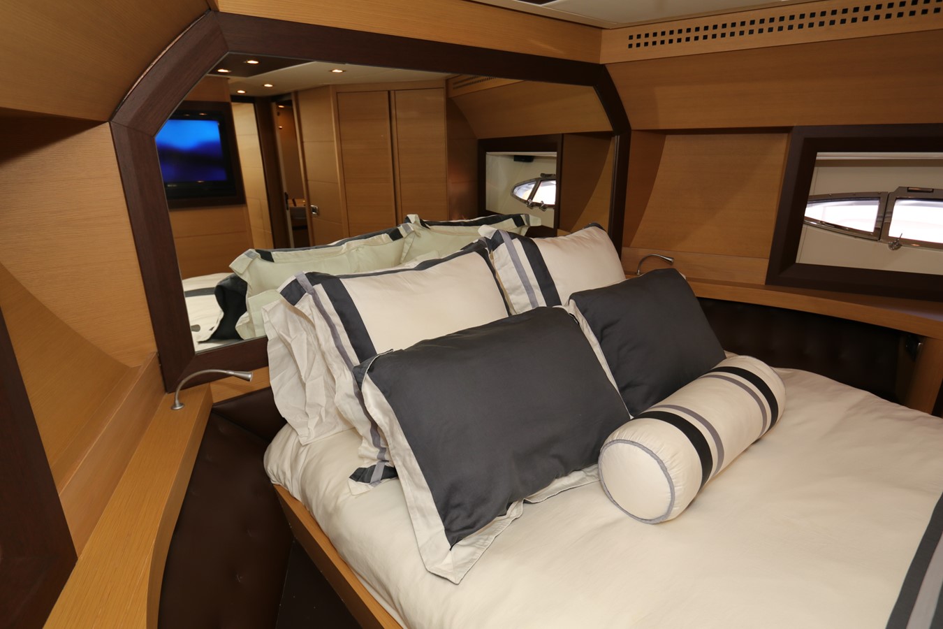 Pershing Motor Yacht VANTAGE For Sale