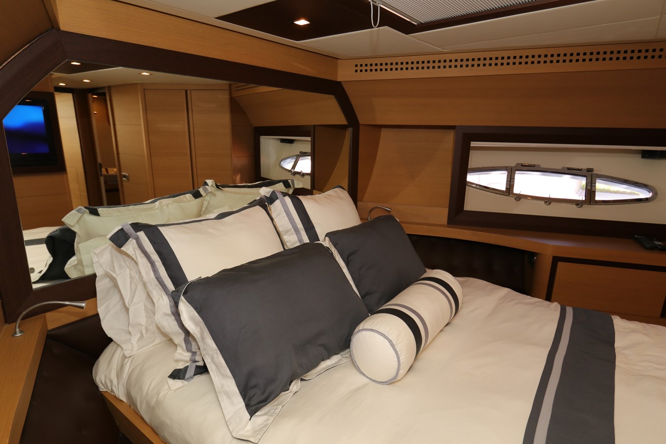 Pershing Motor Yacht VANTAGE For Sale