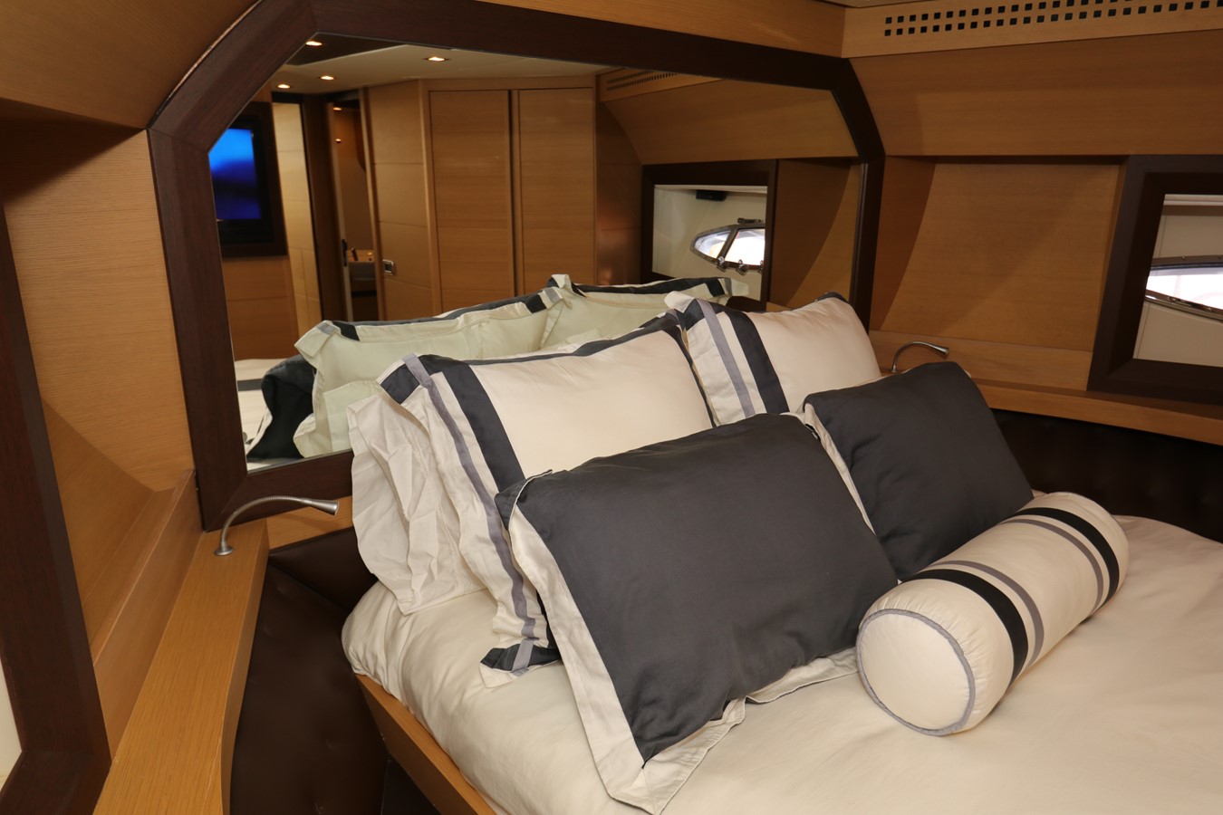 Pershing Motor Yacht VANTAGE For Sale