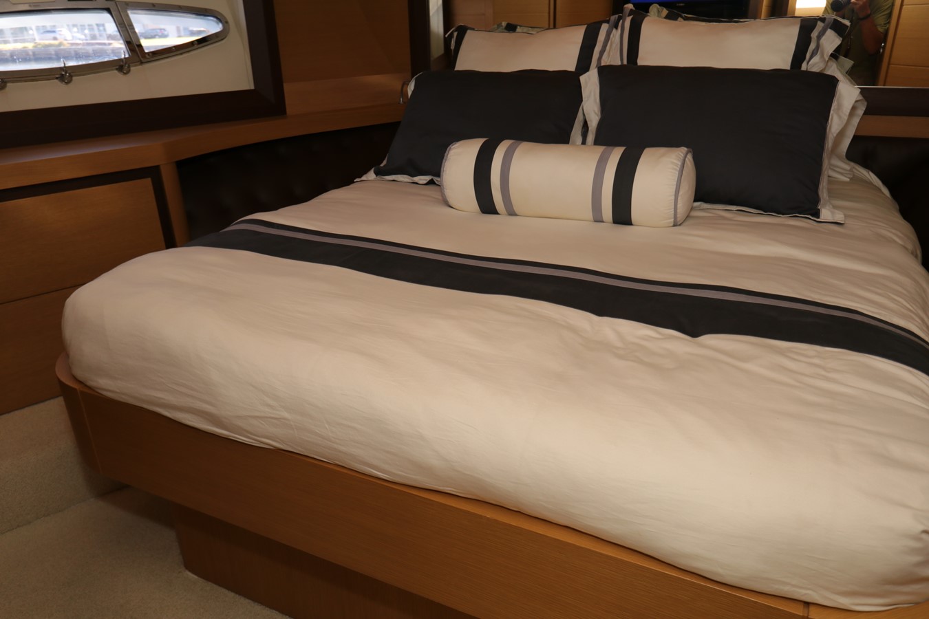 Pershing Motor Yacht VANTAGE For Sale