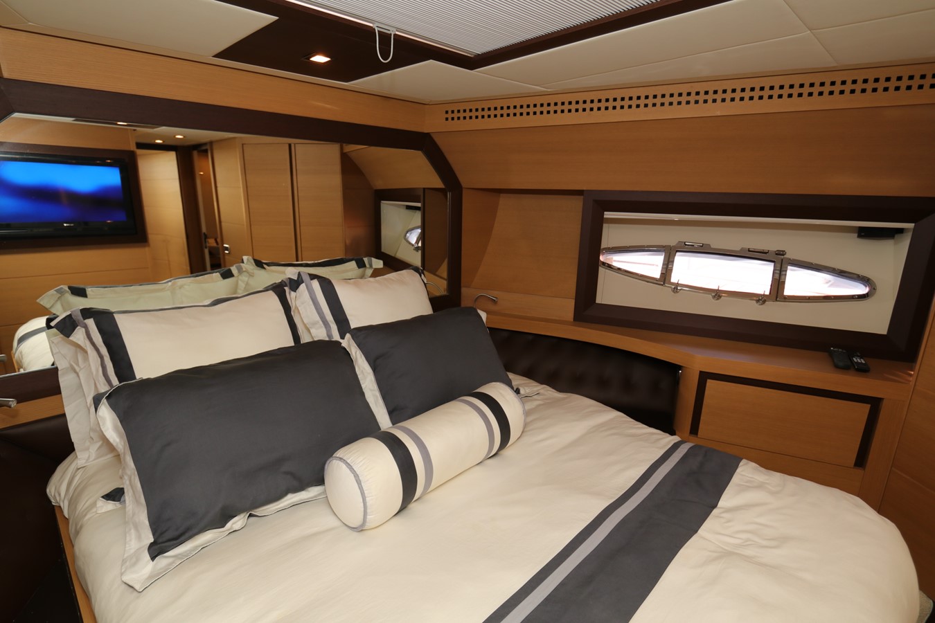 Pershing Motor Yacht VANTAGE For Sale