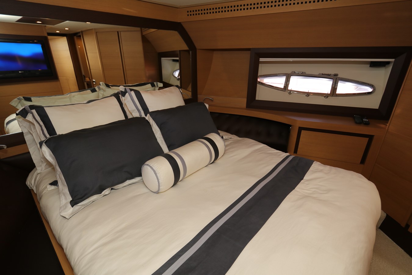 Pershing Motor Yacht VANTAGE For Sale