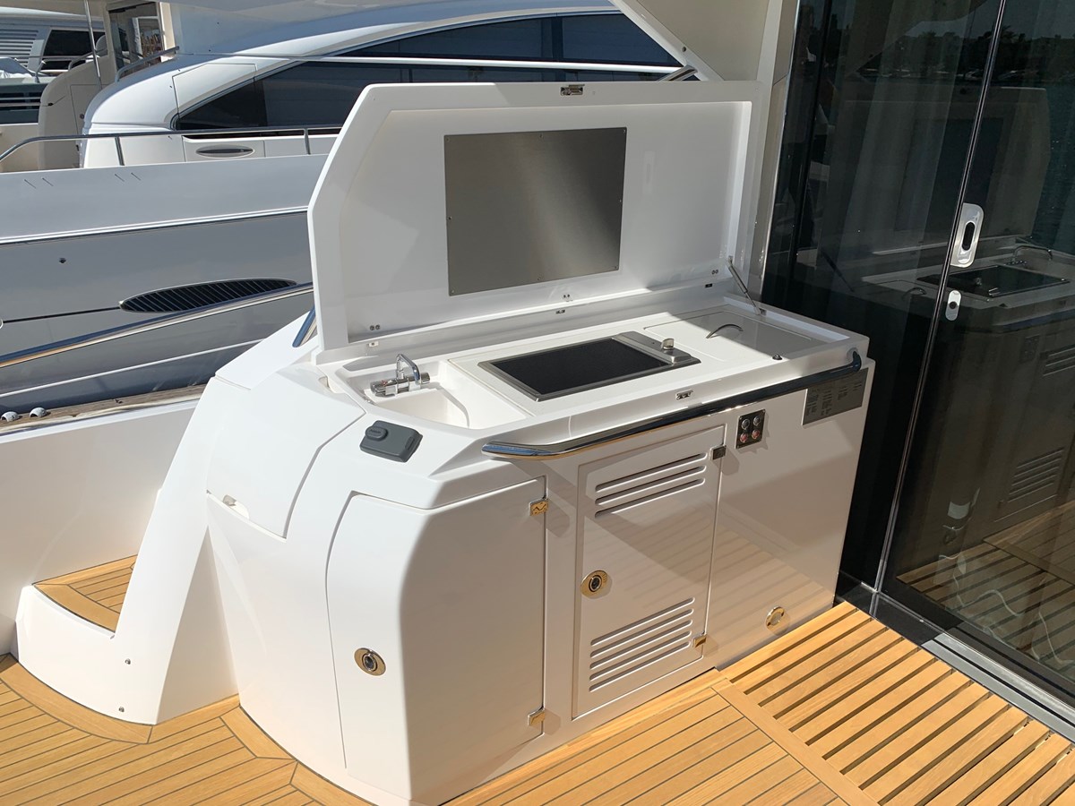 Sunseeker Cruising Yacht Piece Of Ship For Sale