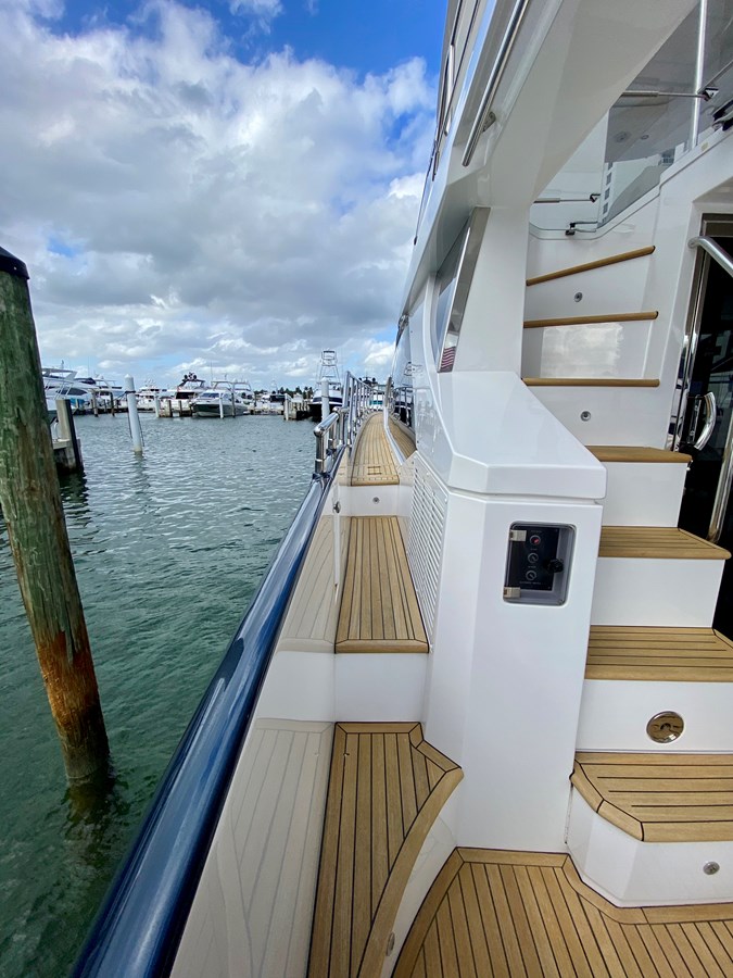 Azimut Yachts Motor Yacht Searenity II For Sale