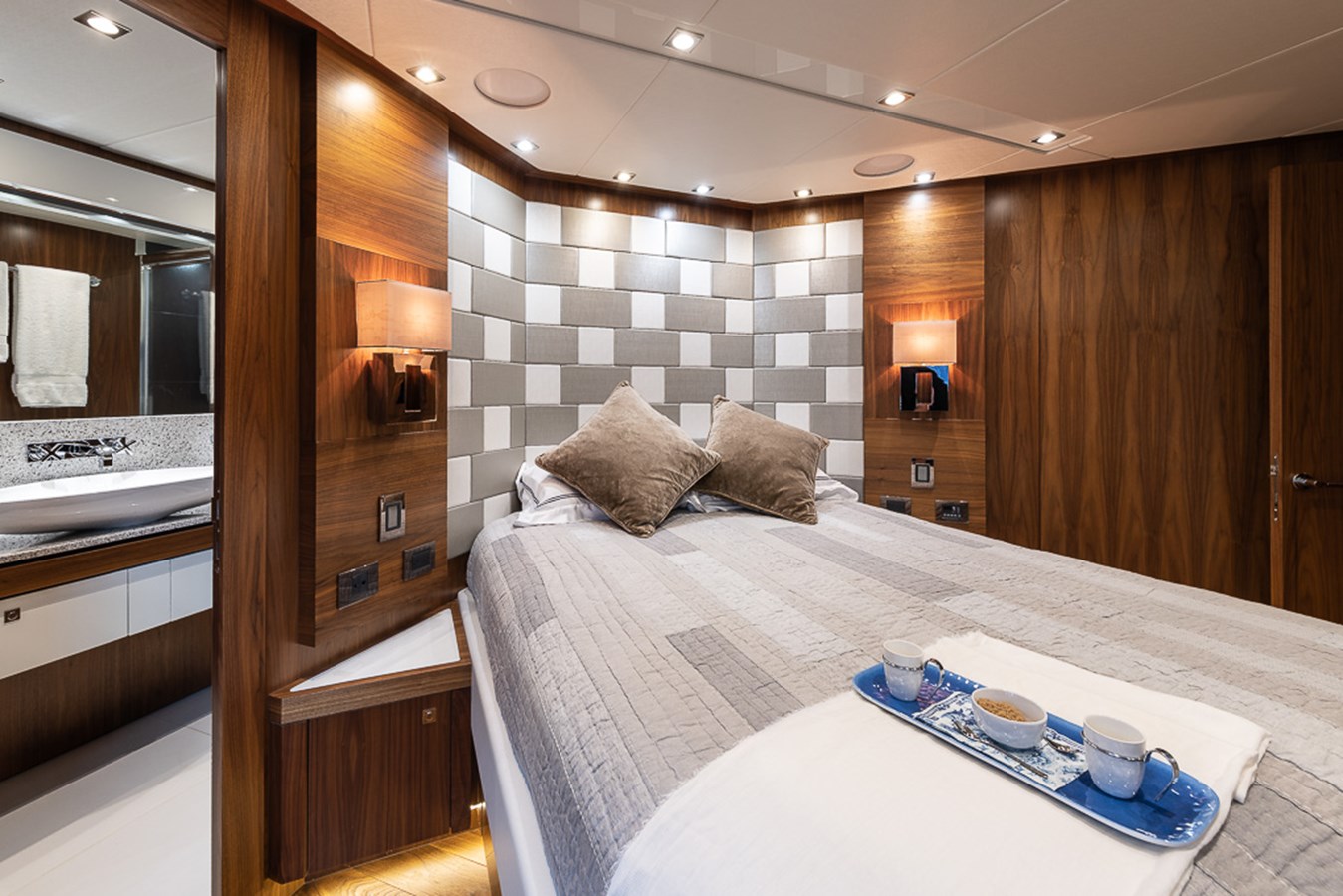 Sunseeker Motor Yacht INSIGNIA For Sale