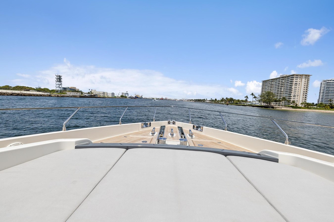 Ferretti Yachts Motor Yacht XFAF8532J021 For Sale