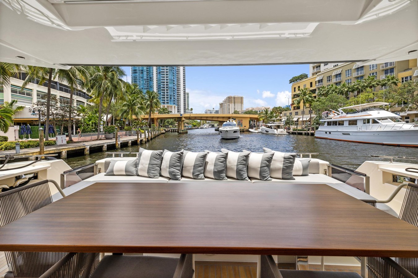 Ferretti Yachts Motor Yacht XFAF8532J021 For Sale