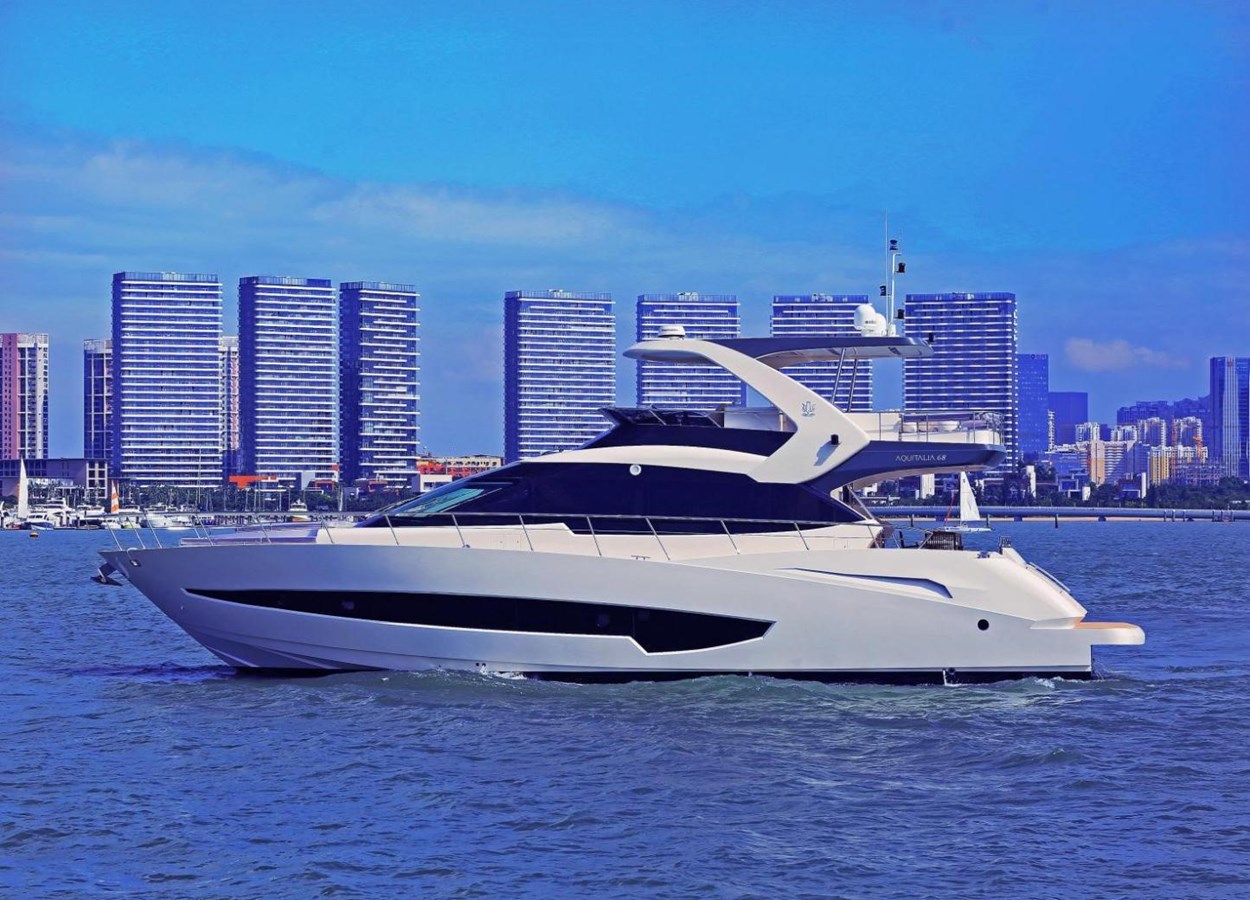 Raffles Motor Yacht Aquitalia 68 For Sale