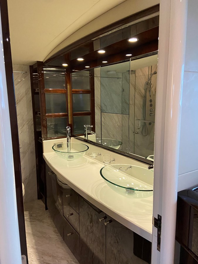 Lazzara Yachts Cruising Yacht BG For Sale