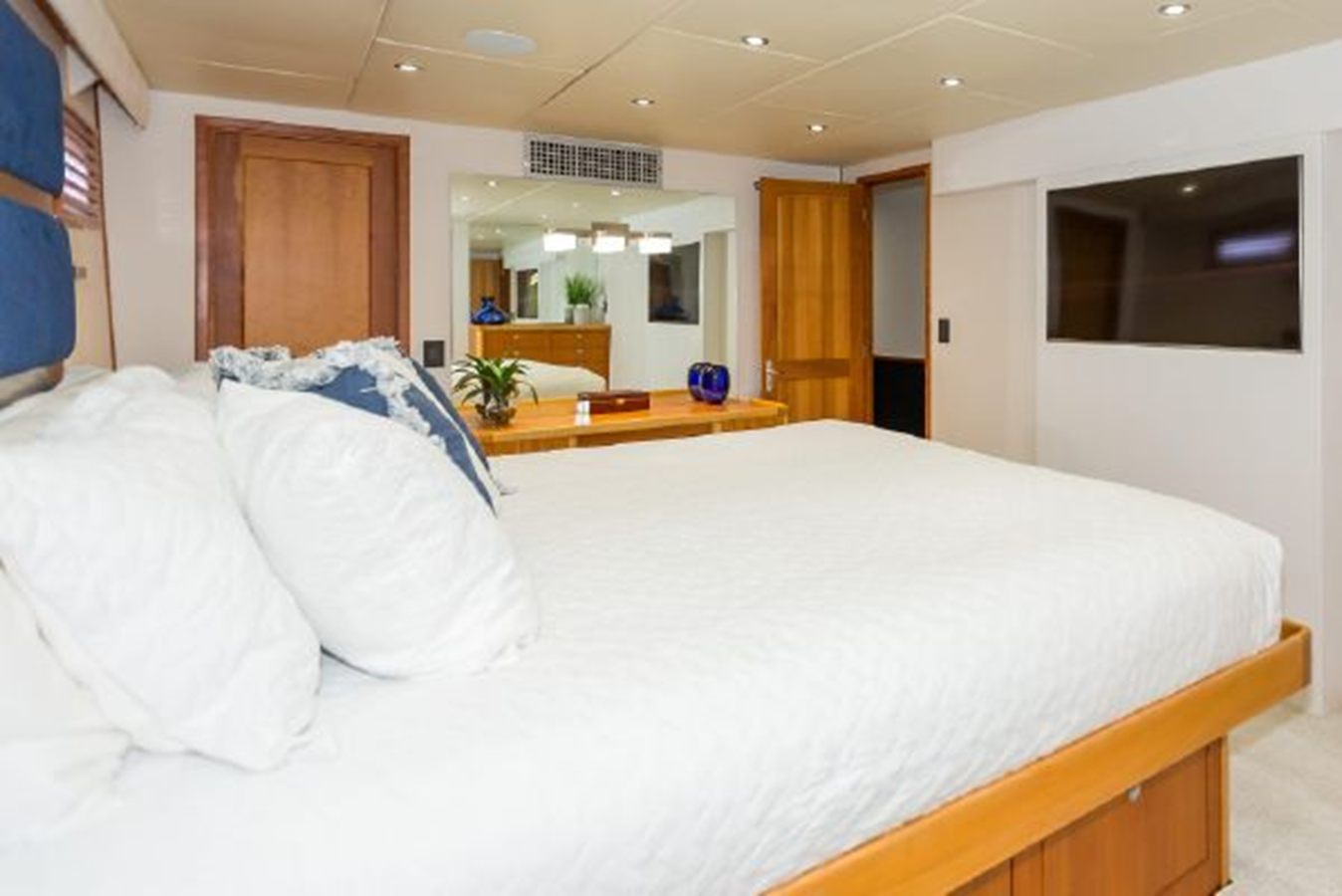 Custom Motor Yacht Island Soul For Sale