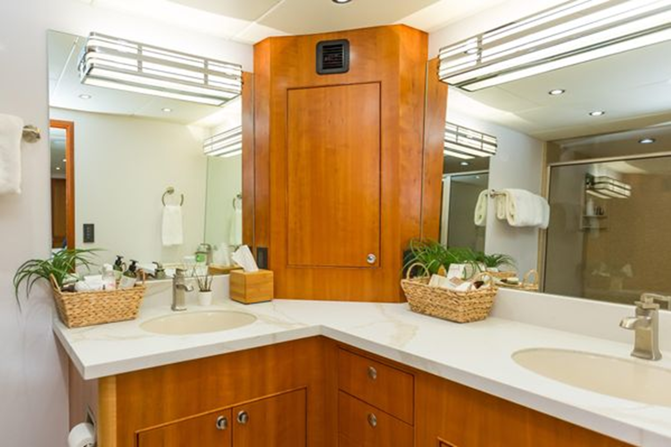Custom Motor Yacht Island Soul For Sale