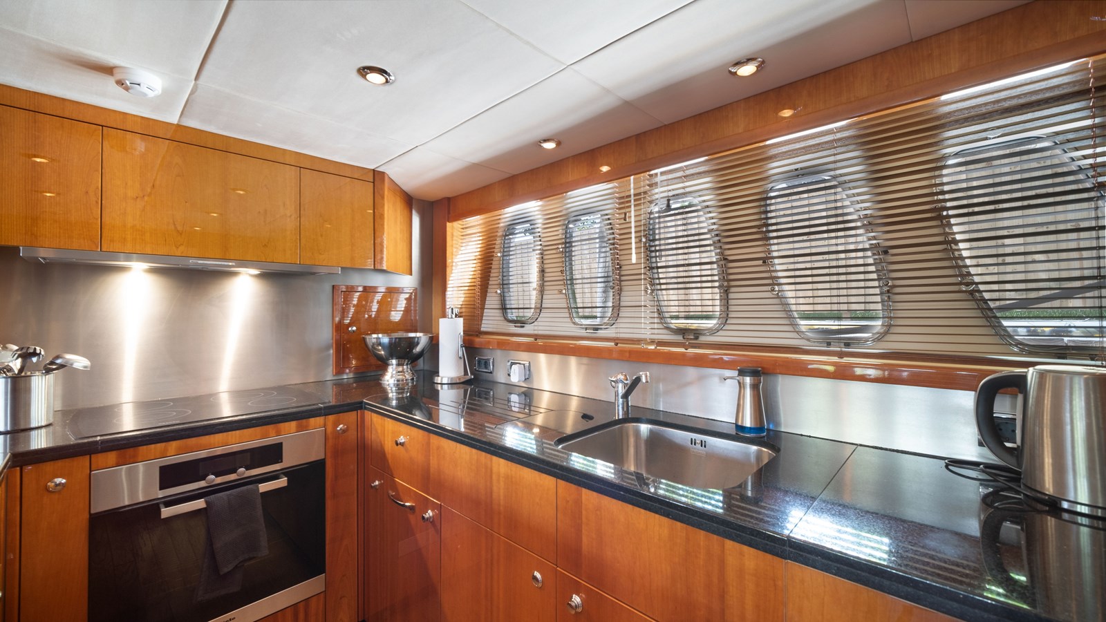 Sunseeker Sport Yacht GBXSK04137L607 For Sale