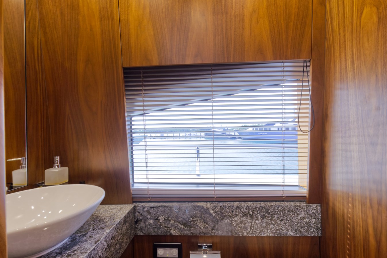 Sunseeker Motor Yacht XSK06864H718 For Sale